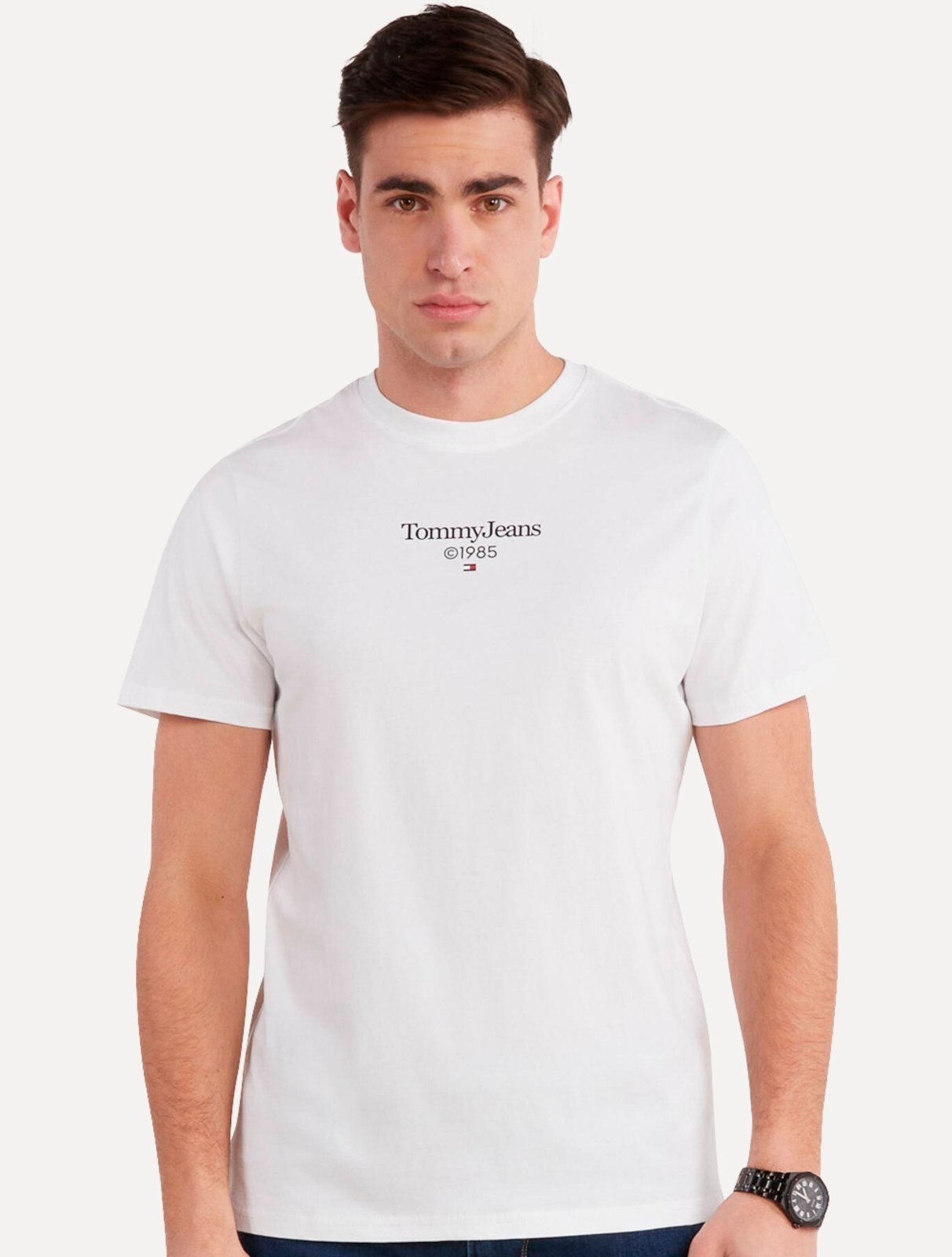 Vista 2 Camiseta Tommy Jeans Masculina Regular TJ 85 Entry Branca preto Tommy Jeans preto