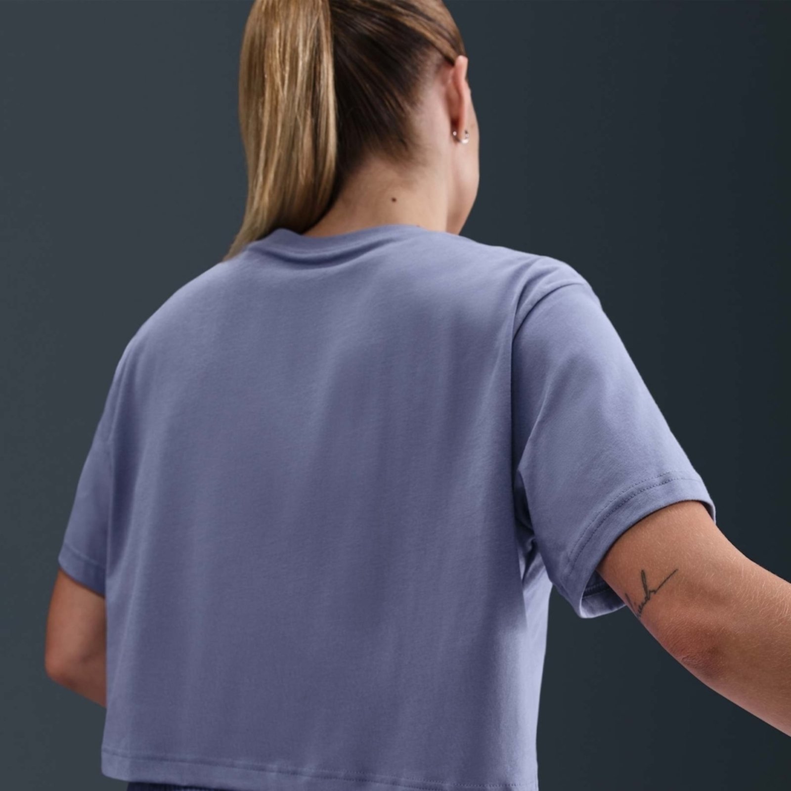 Vista 3 Camiseta Nike Sportswear Essential Feminina azul Nike azul