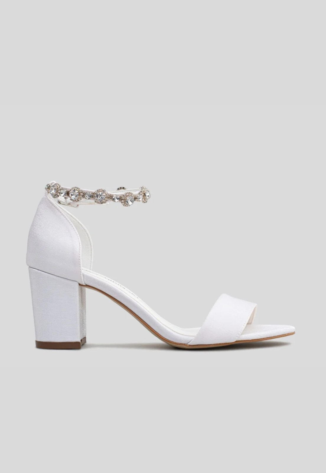 Sandália Gisele Com Pedrarias Noiva CBK Velvet Branco