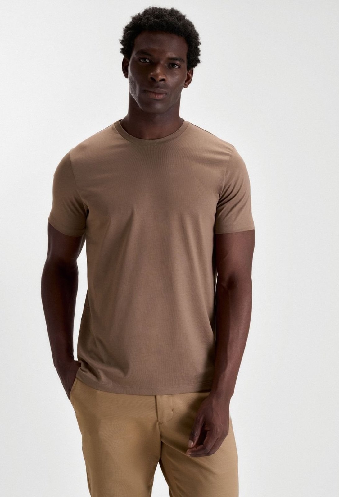 CAMISETA DOCTHOS SLIM MANGA CURTA MALHA MERCERIZADA CAMISETA DOCTHOS SLIM MANGA CURTA MALHA MERCERIZADA 009 MARROM CLARO G