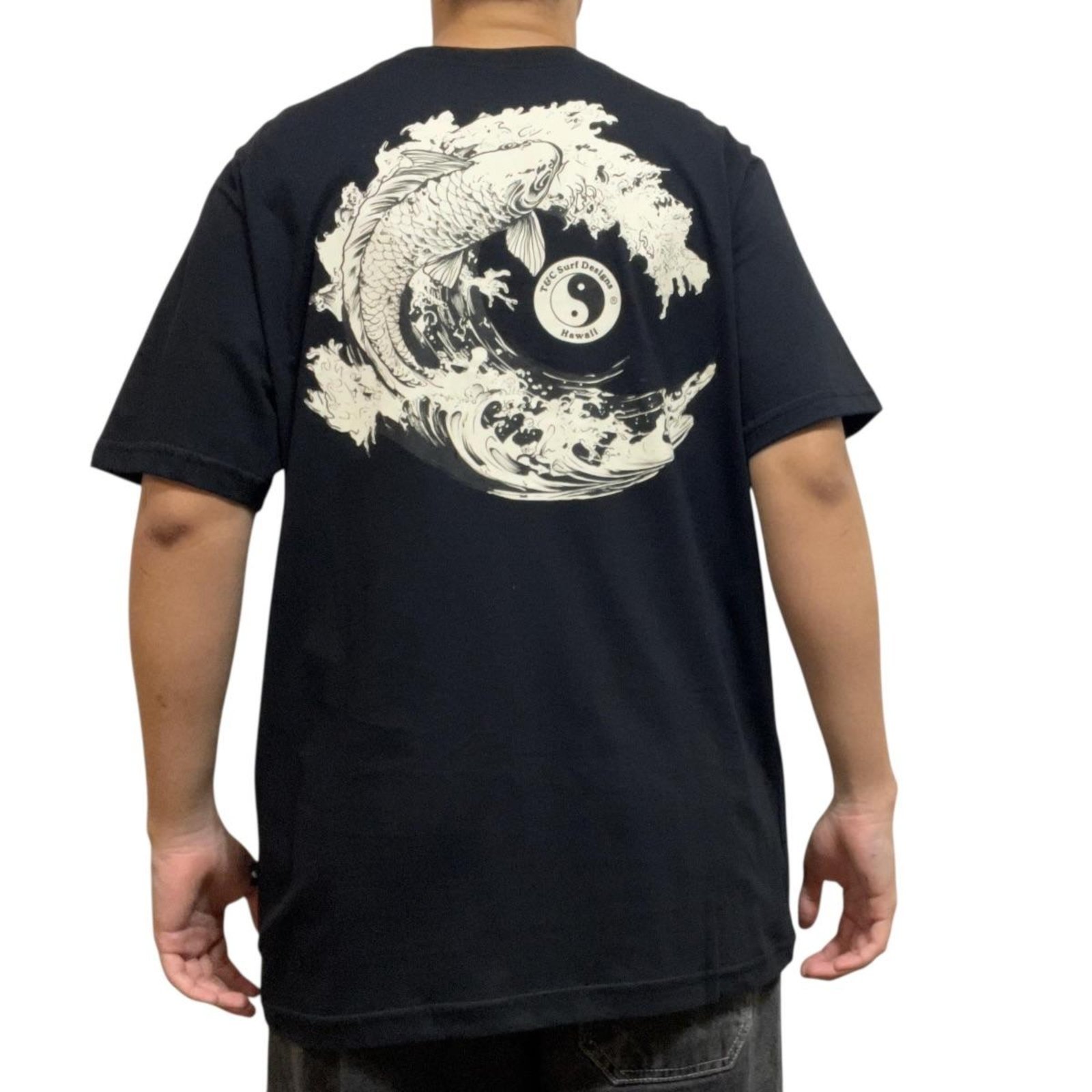 Camiseta Classic Koi Splash- Town & Country - Preto