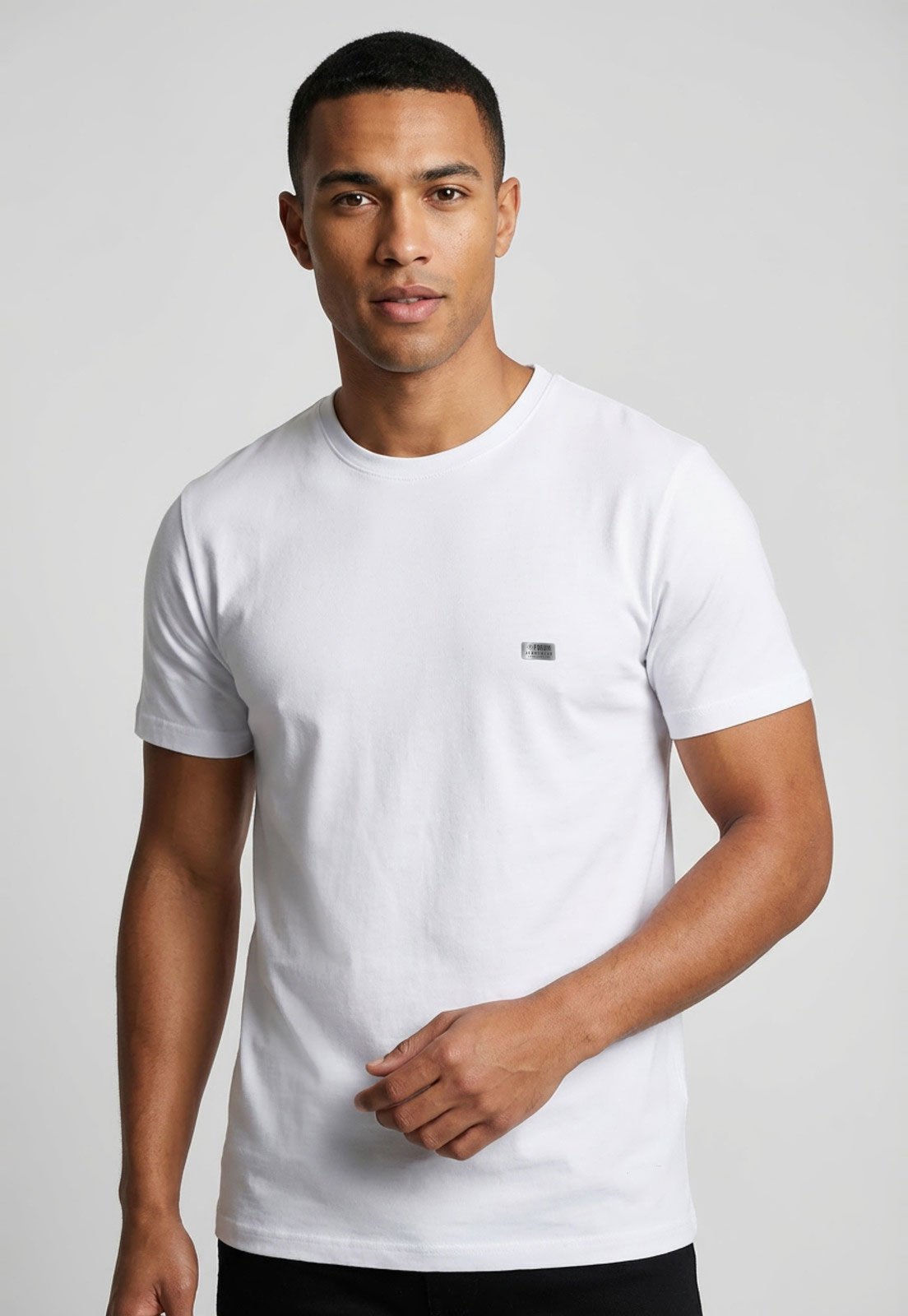 Camiseta Masculina Forum Logo Plaqueta Branca