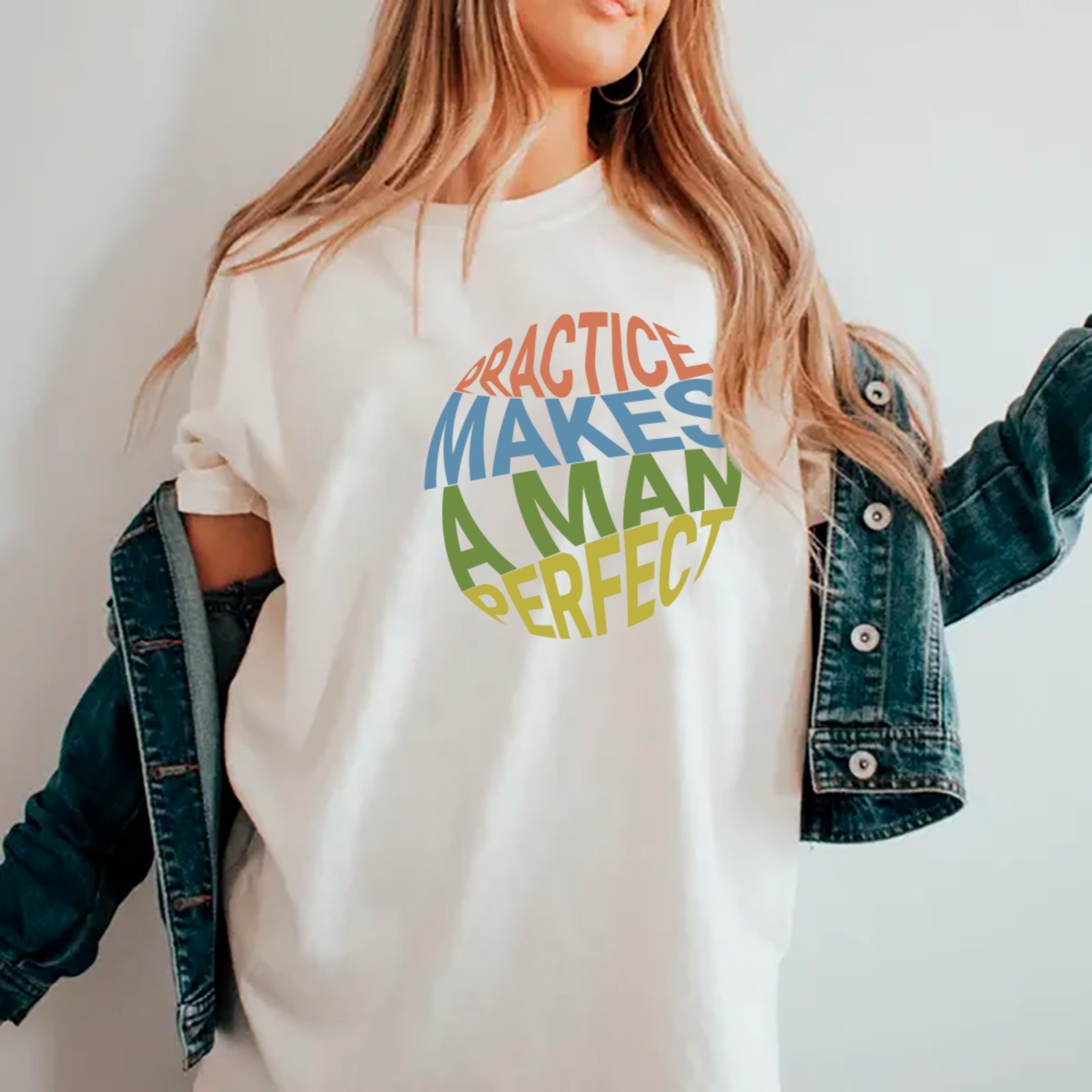 Vista 2 Camiseta Ousy Oversized Practice Makes A Man Perfect Visual Exclusivo Streetwear Unissex marrom ousy marrom