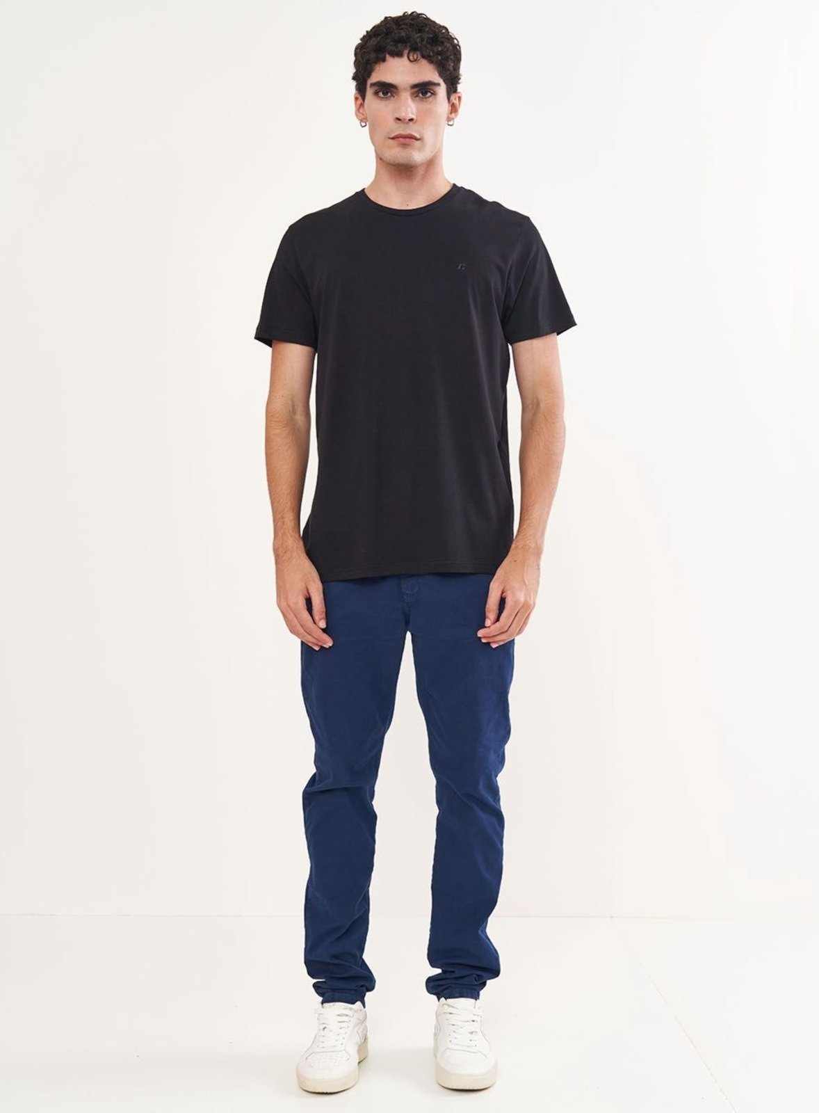 Camiseta Slim Pima Com Bordado Colcci Preto