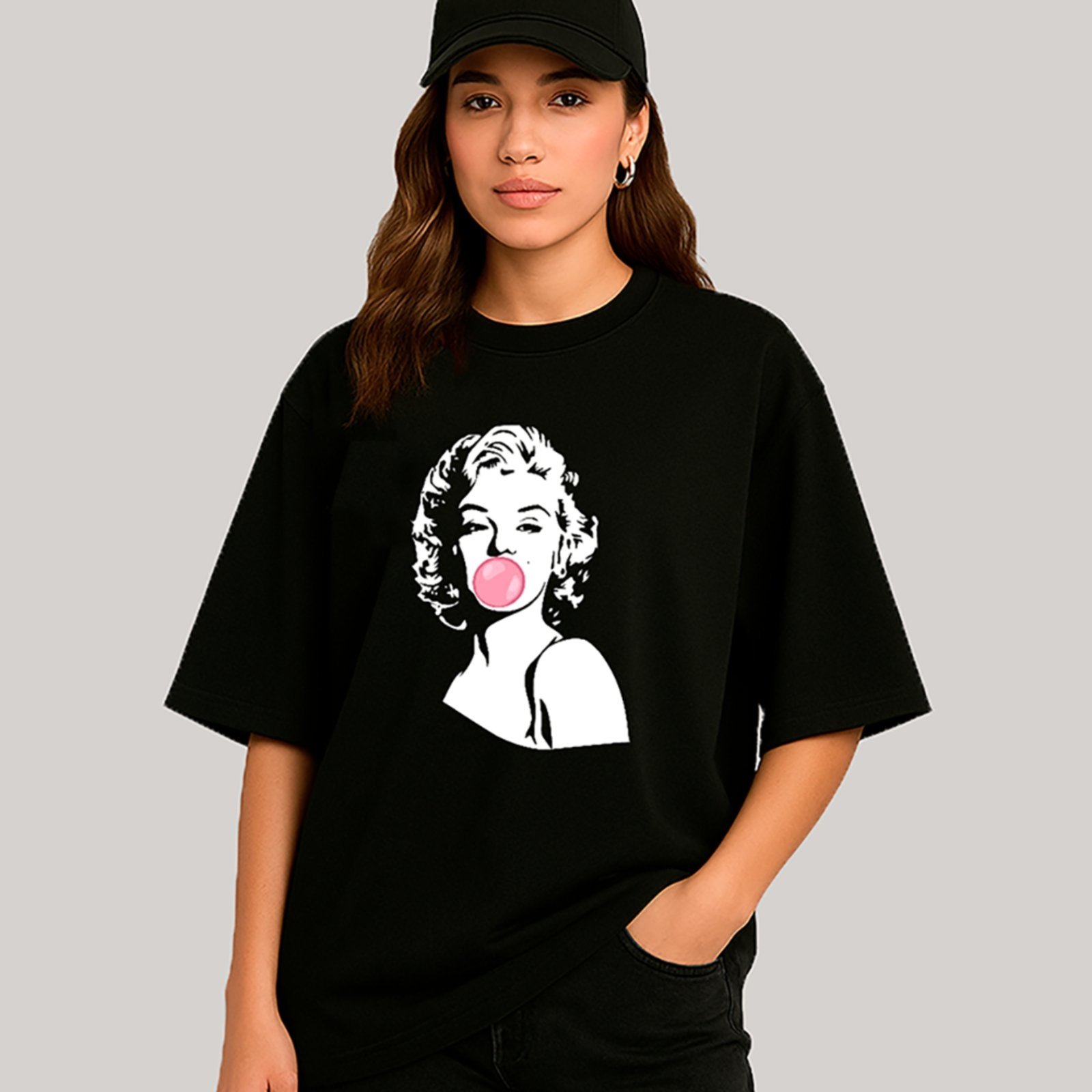 Camiseta Ousy Unissex Streetwear Marilyn Monroe Bubble Gum Vintage Oversized Preto