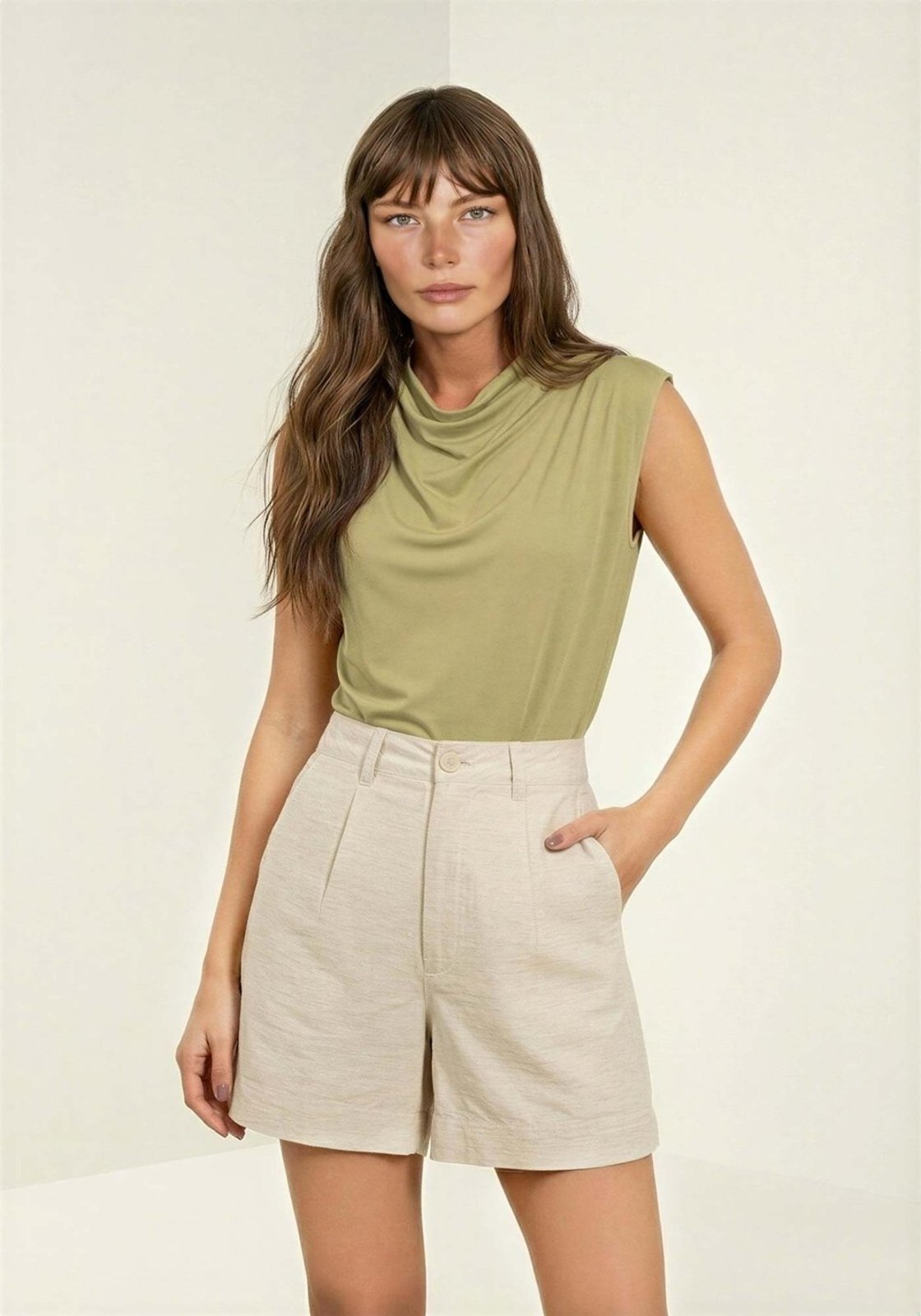 Blusa Lisa Sem Mangas Com Gola Degagê
