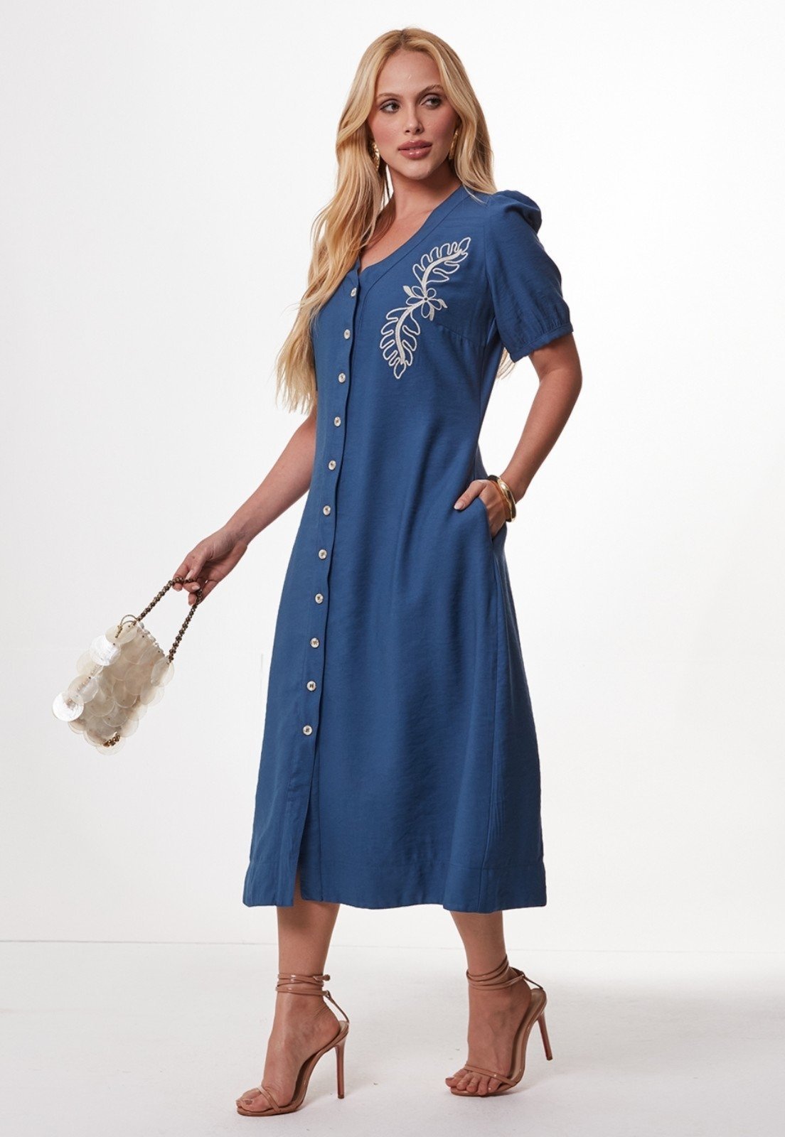 Chemise Mamorena Midi em Liocel de Manga Curta com Bordado na Lateral