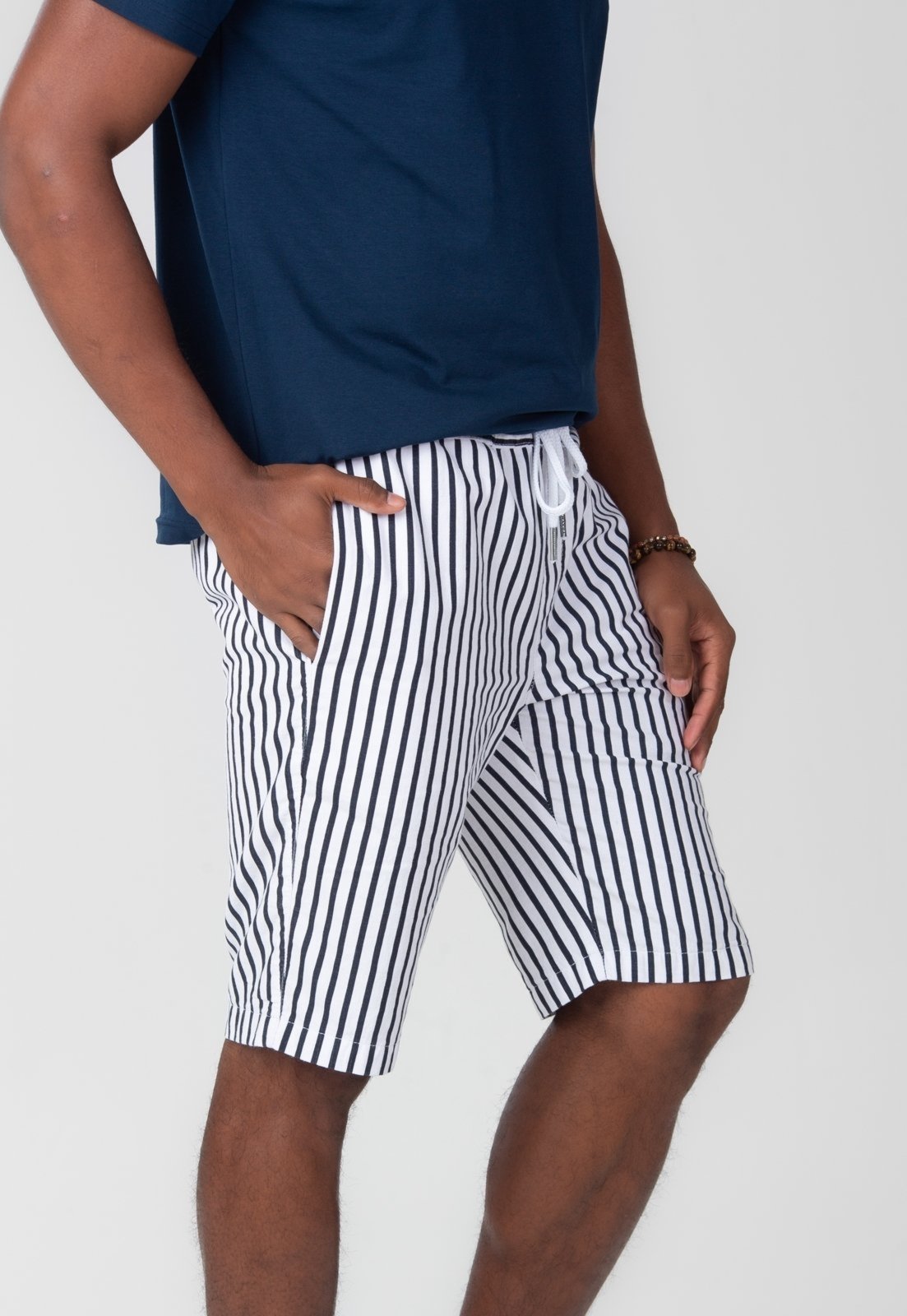 Vista 3 Bermuda Sarja Traymon Slim Listrada Branco / Marinho estampado Traymon estampado