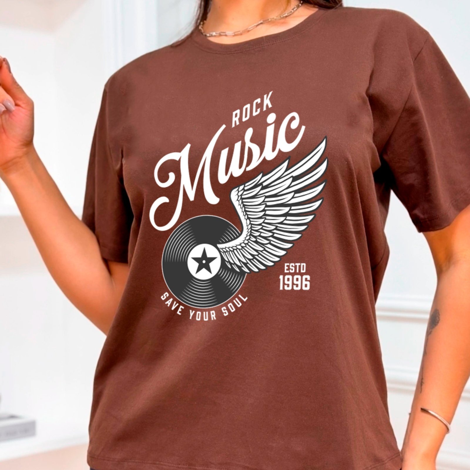 Camiseta Ousy Streetwear Rock Music Vinil Oversized Unissex Marrom