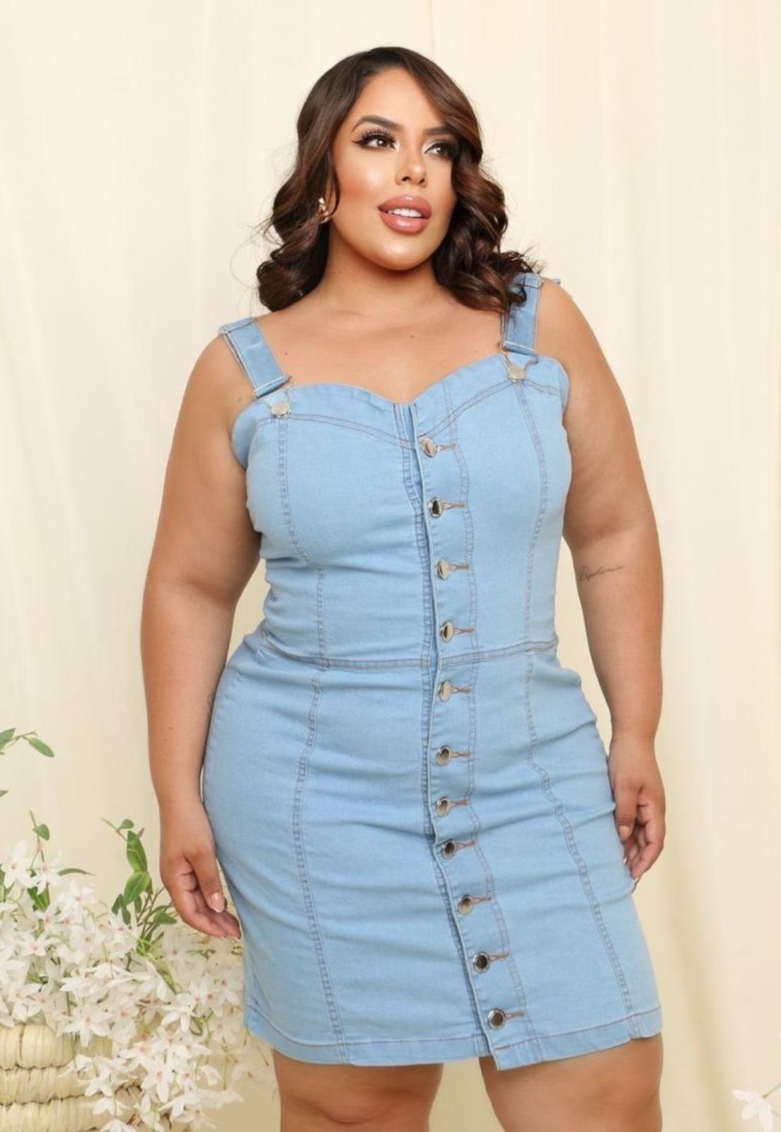 Vestido Justo Jeans Com Alca Premium Plus Size com Botoes Linha Premium Delave