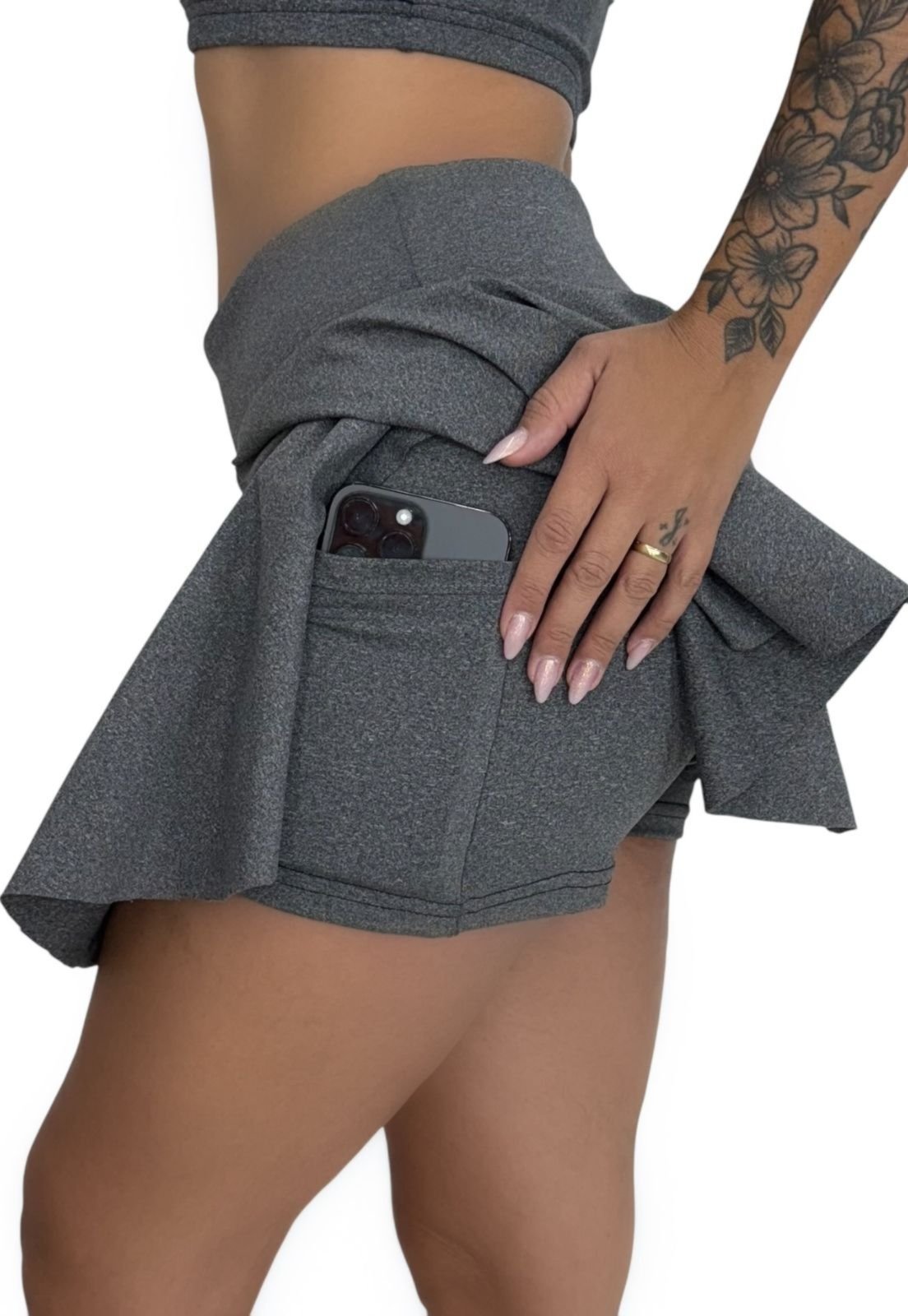 Short Saia Esportiva de Cintura Elástica com Bolsos Flor Cinza