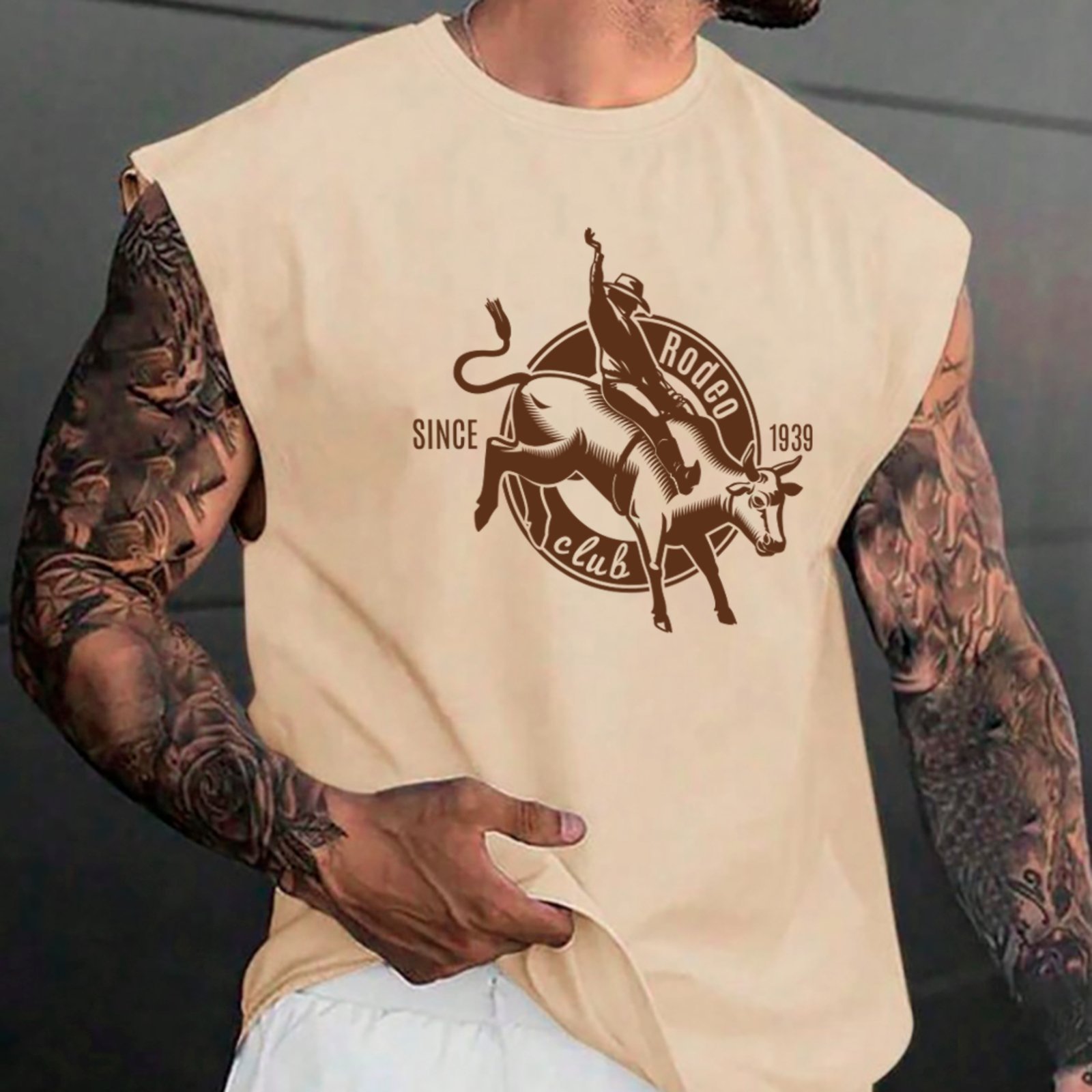 Vista 2 Camiseta Regata Machão Country Rodeo Club Since 1939 Visual Exclusivo Masculina Off White ousy off-white white ousy off-white white