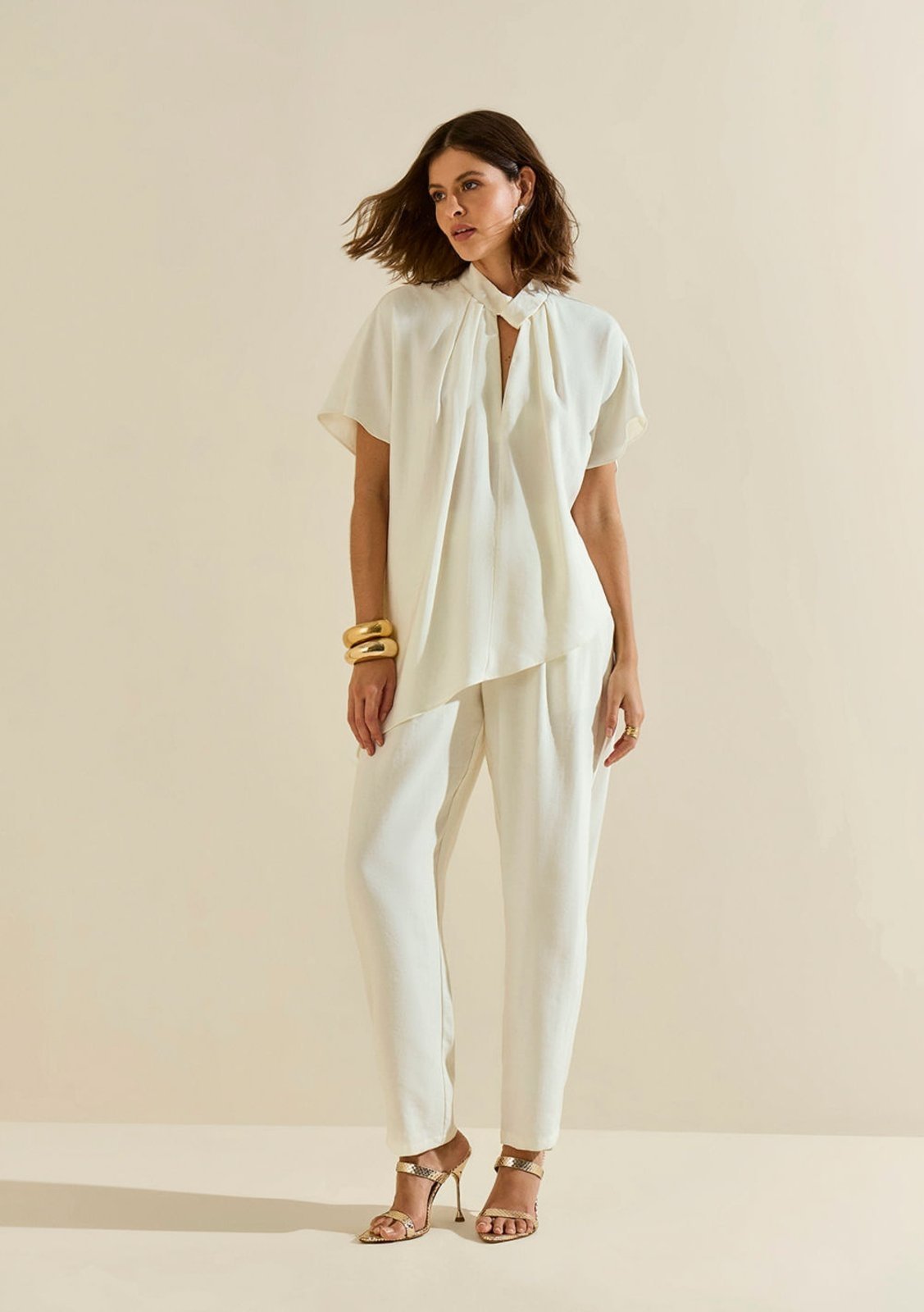 Blusa Morena Rosa Solta Gola Alta Manga Curta Alongada Off-white