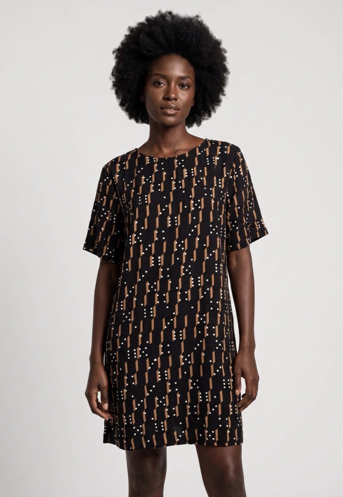Vestido Cantão Estampado Manga Curta Preto