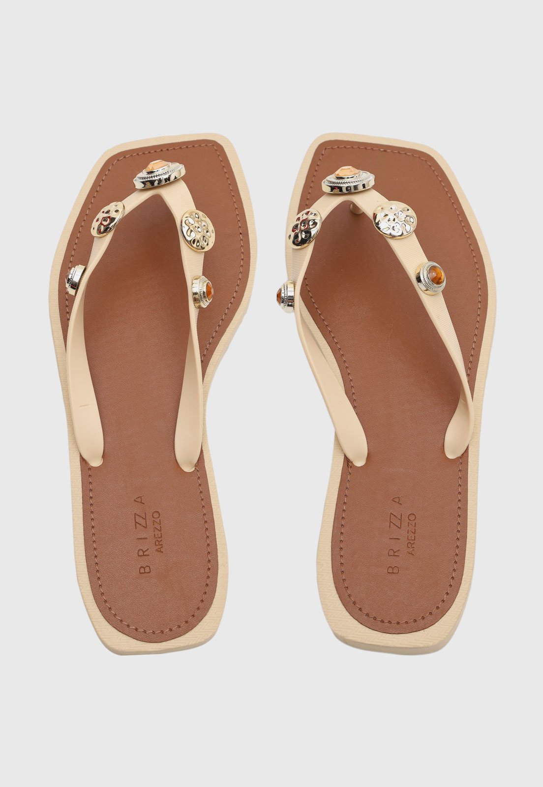 Chinelo Feminino Brizza Arezzo Aplicações Metálicas Bege
