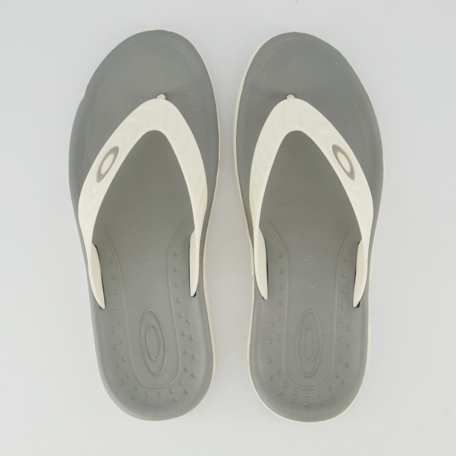 Chinelo Oakley Crowd Cinza e Branco