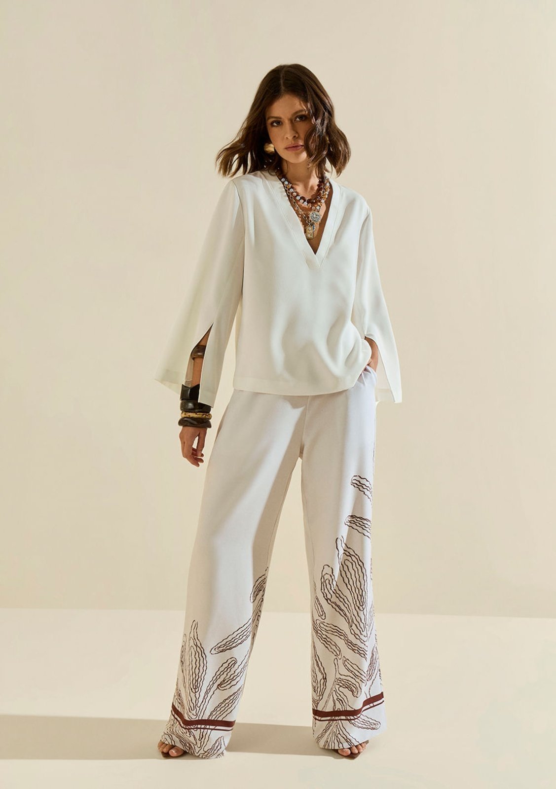 Blusa Morena Rosa Solta Decote V Manga 7 Oitavos Padrão Off-white