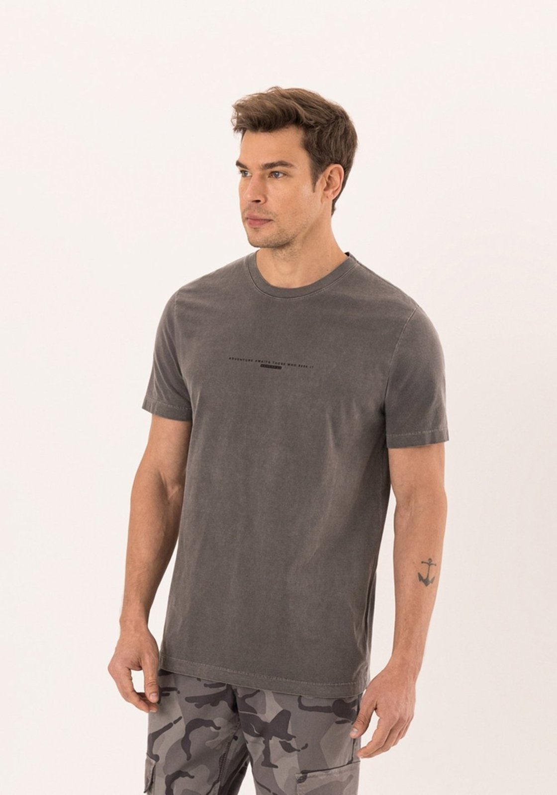 Camiseta Com Estampa Central Em Malha De Algodão