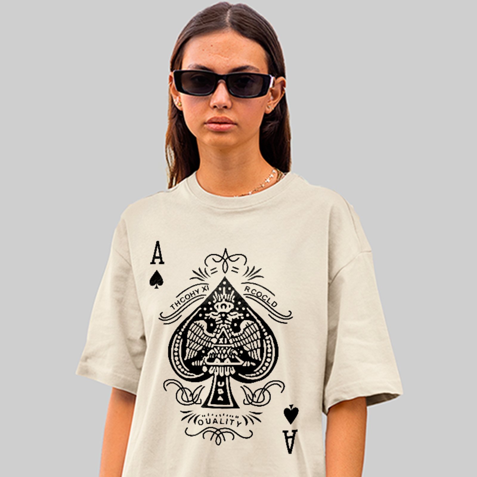 Camiseta Oversized Ás de Espadas Estampa Cartas Poker Baralho Off White