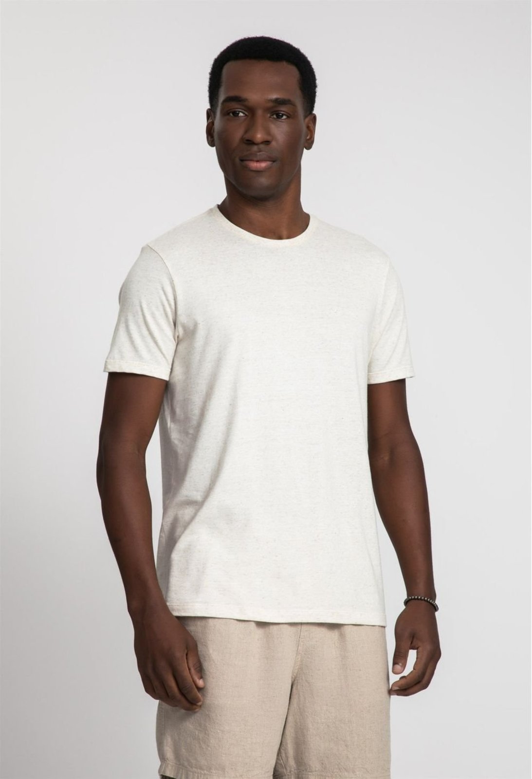 Camiseta Manga Curta Slim Malha Linho Camiseta Manga Curta Slim Malha Linho 010 Natural M