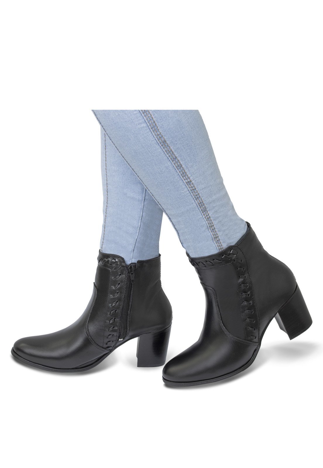 Bota feminina Salto de madeira Cano Curto Flor D’Couro couro Preto