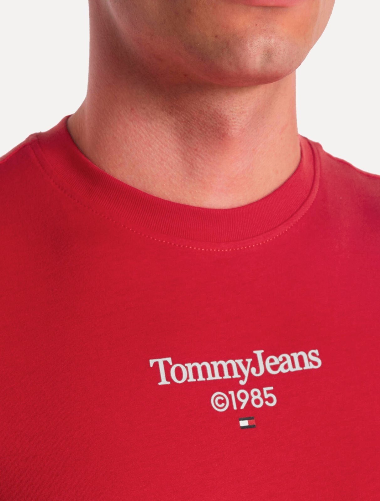 Vista 3 Camiseta Tommy Jeans Masculina Regular TJ 85 Entry Vermelha vermelho Tommy Jeans vermelho