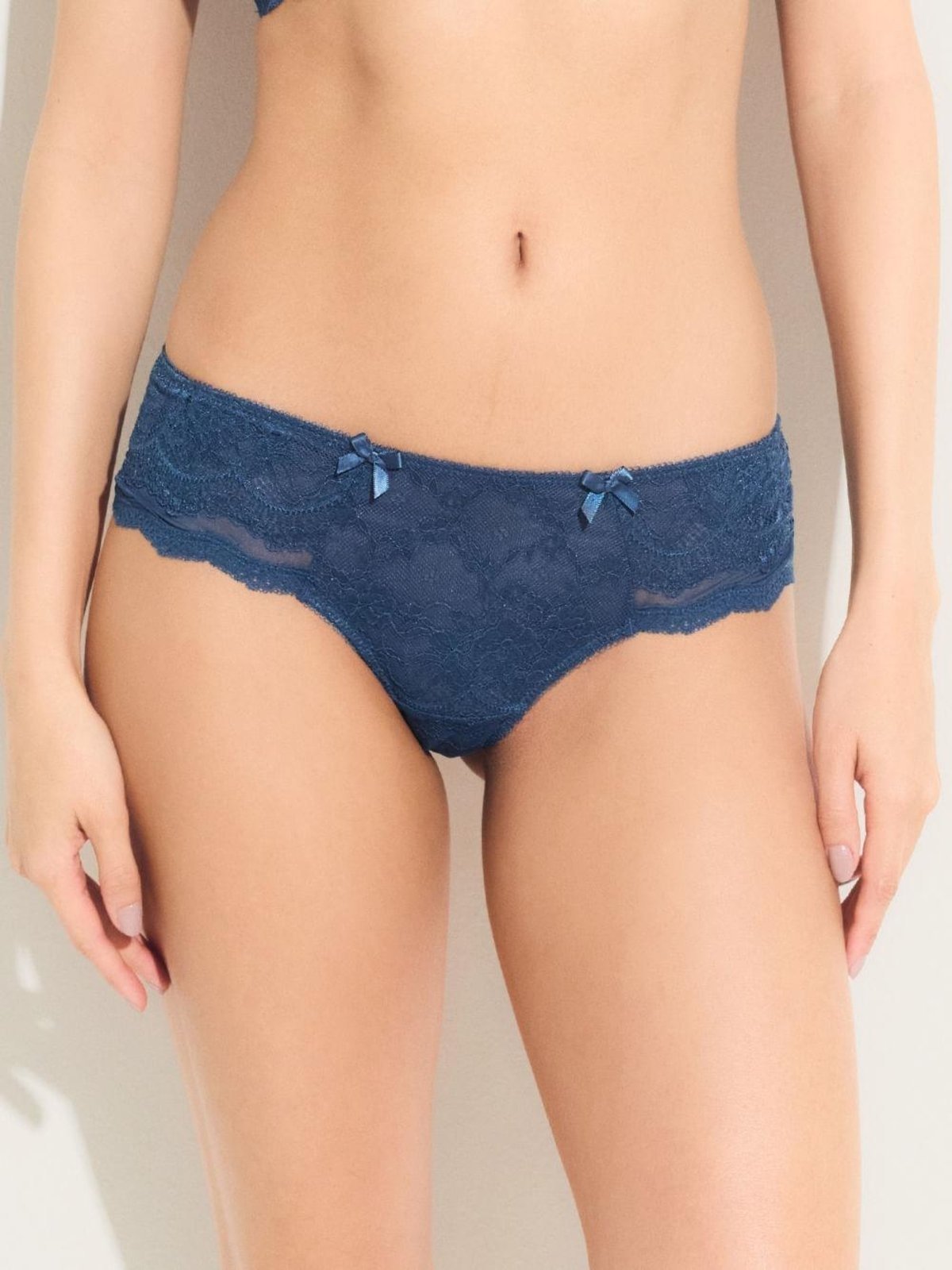 Vista 2 Calcinha Boyshort Renda Versalhes Azul Blue Wing Teal Loungerie incolor azul Loungerie incolor azul