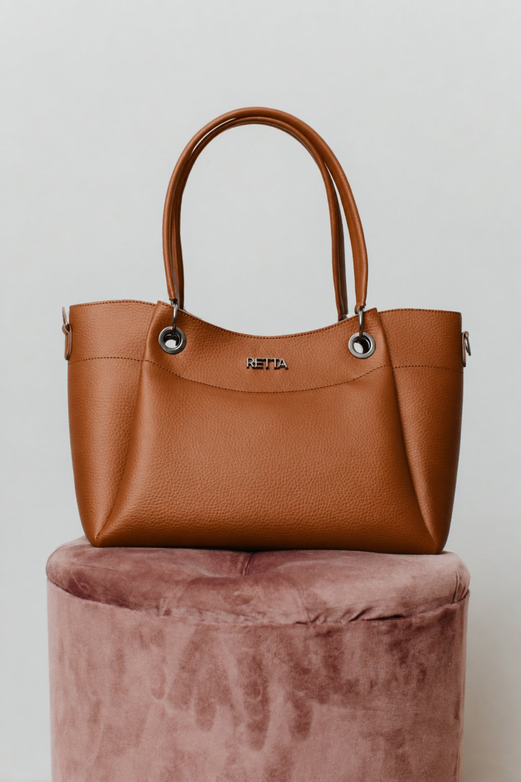 Bolsa feminina tiracolo média Retta Caramelo