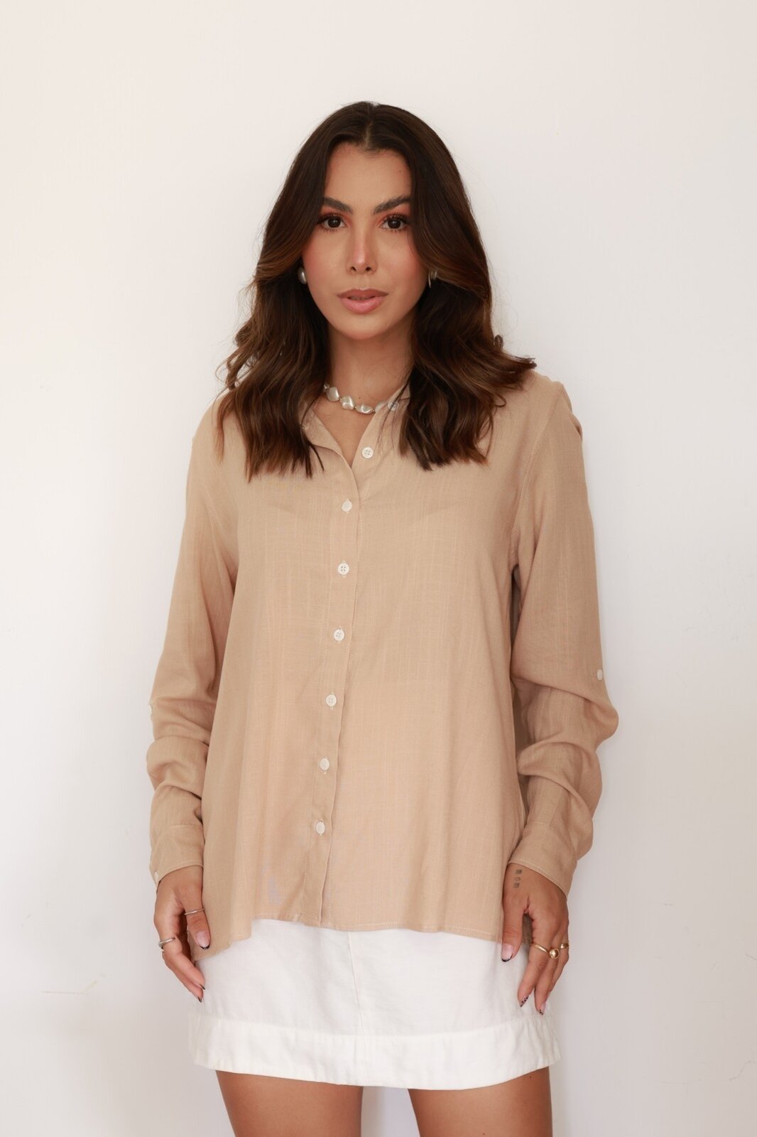 Camisa Feminina Ícone Fashion Oversized Gola Tradicional Areia