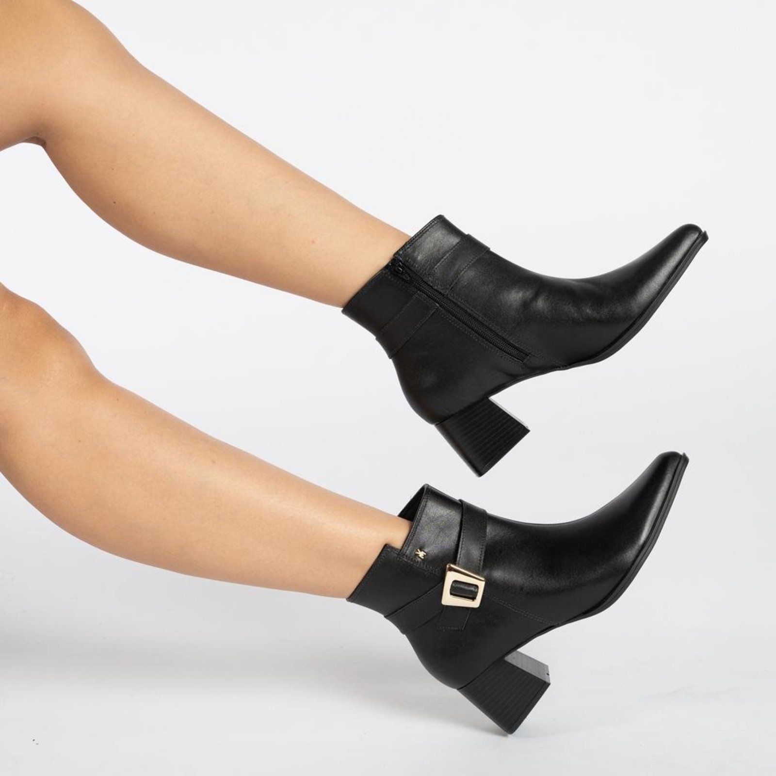 Bota Cano Curto Via Marte Fivela Feminina Preto