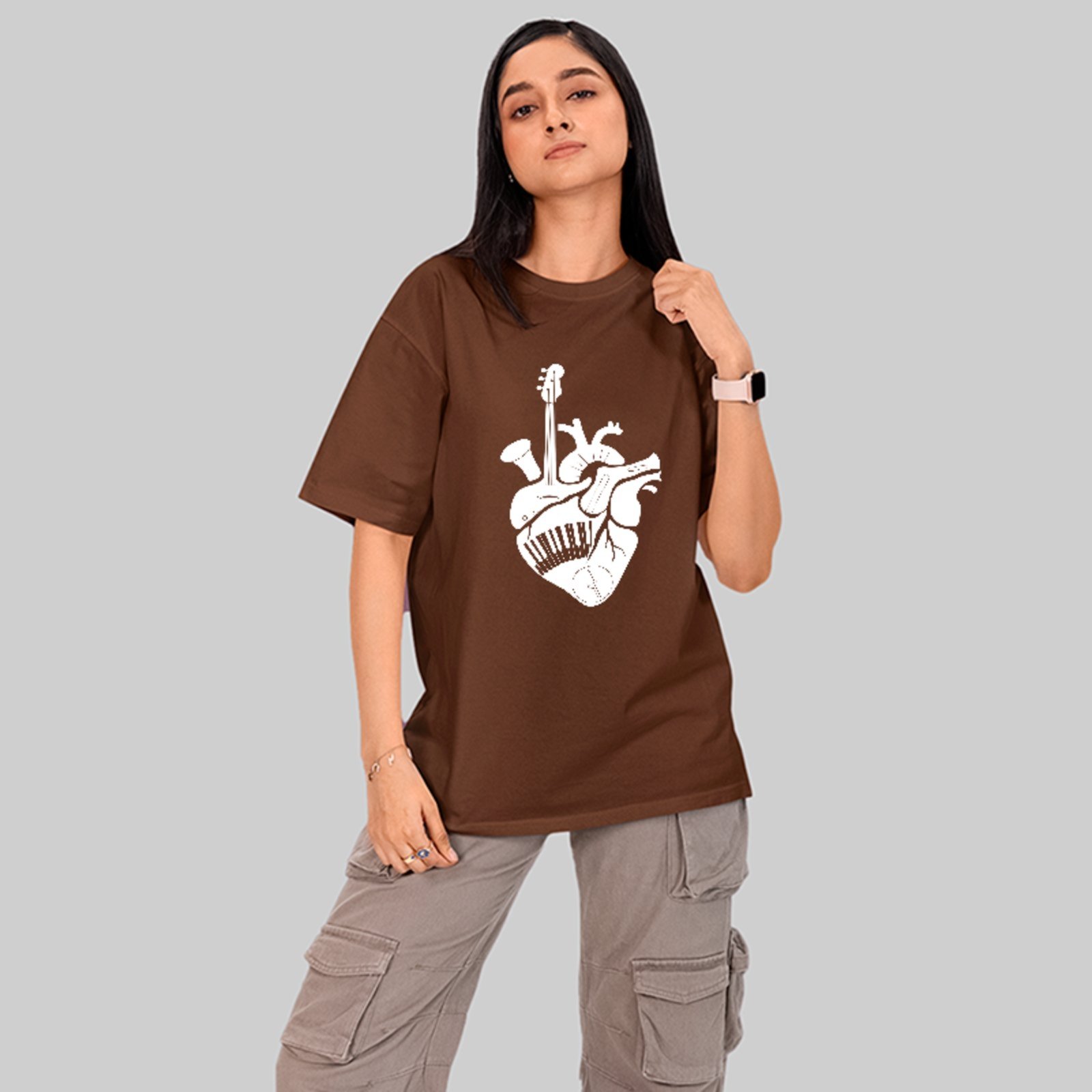 Camiseta Oversized Music Heart Guitar Piano Urban Style Marrom