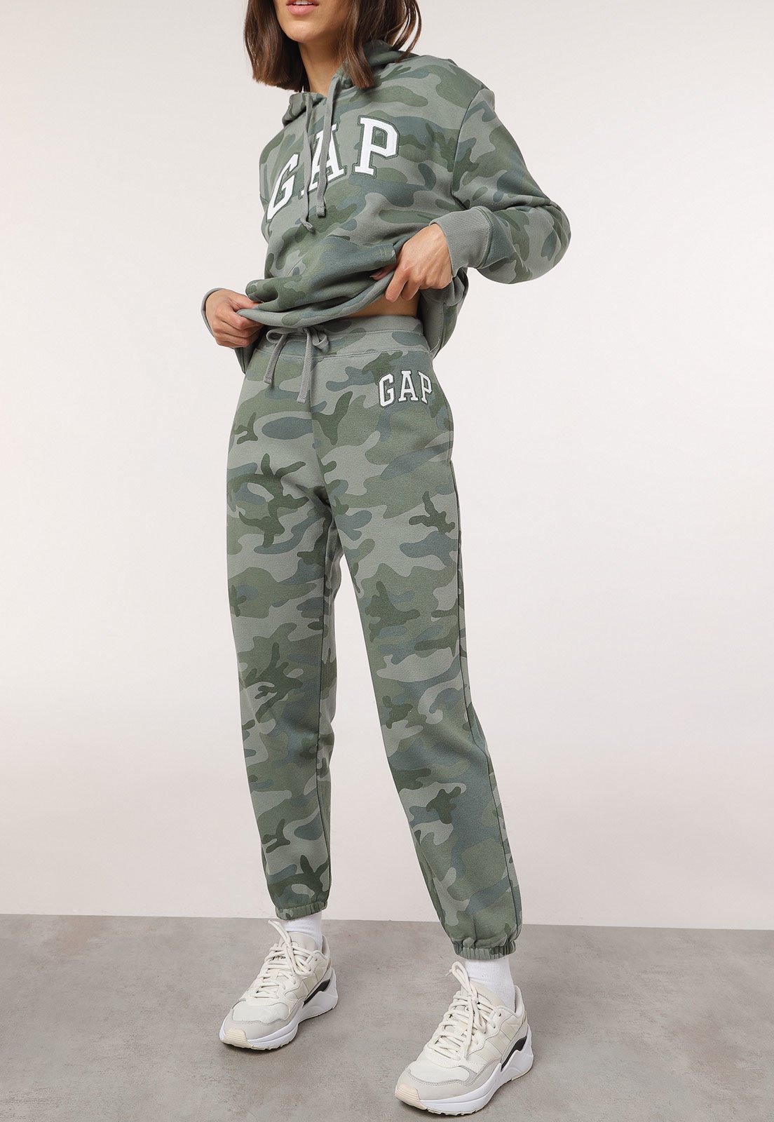 Calça de Moletom Feminina GAP Jogger Camuflada Verde