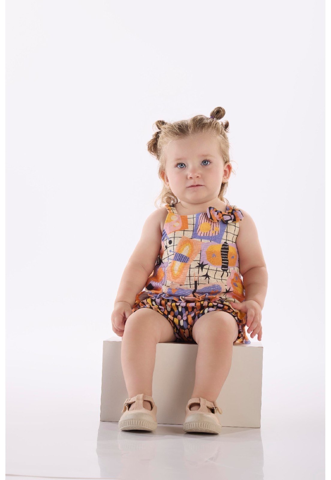Vista 2 Infantil - Conjunto com Bata e Calcinha Três e Já branco Três e Já branco