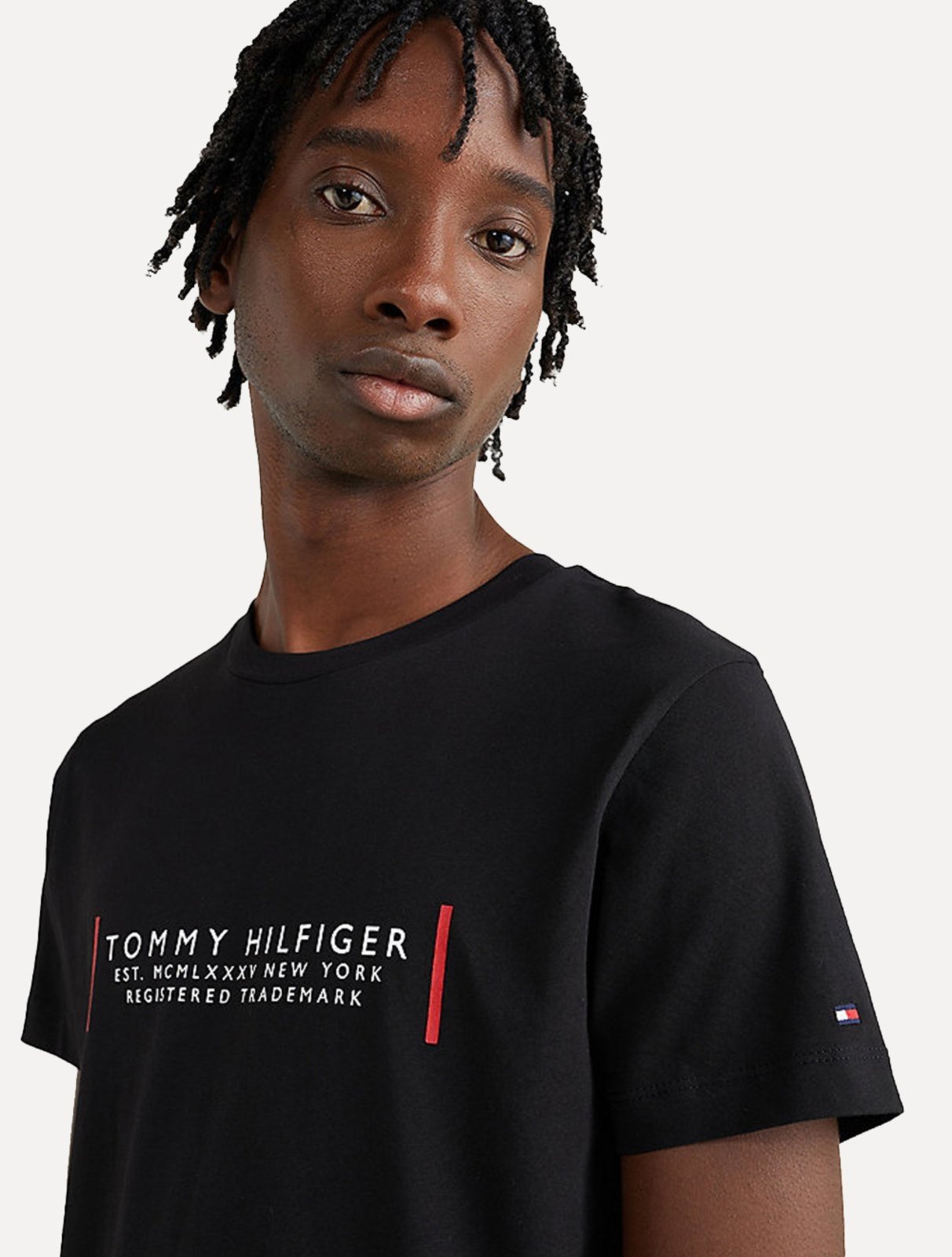 Vista 3 Camiseta Tommy Hilfiger Masculina Text Bar Corp Preta preto Tommy Hilfiger preto