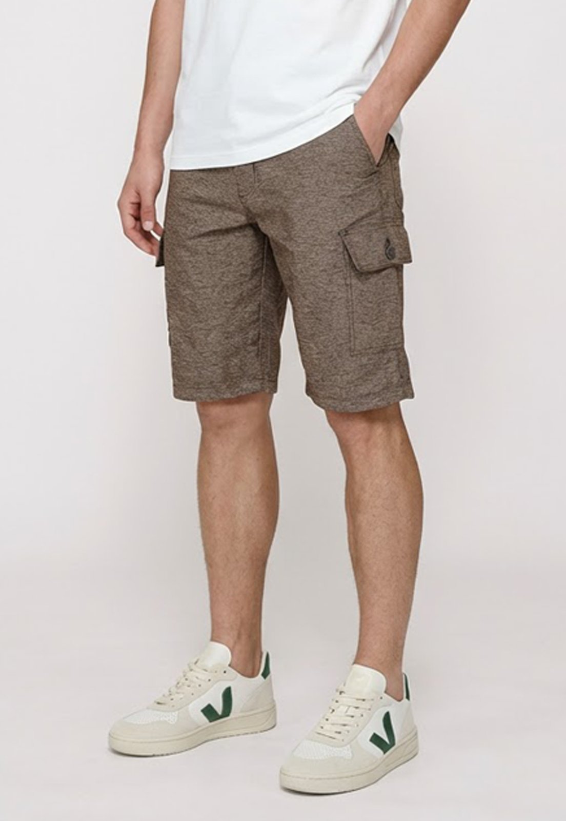Bermuda Masculina Cargo Sarja Elastano Bolsos Laterais Confortável Marrom