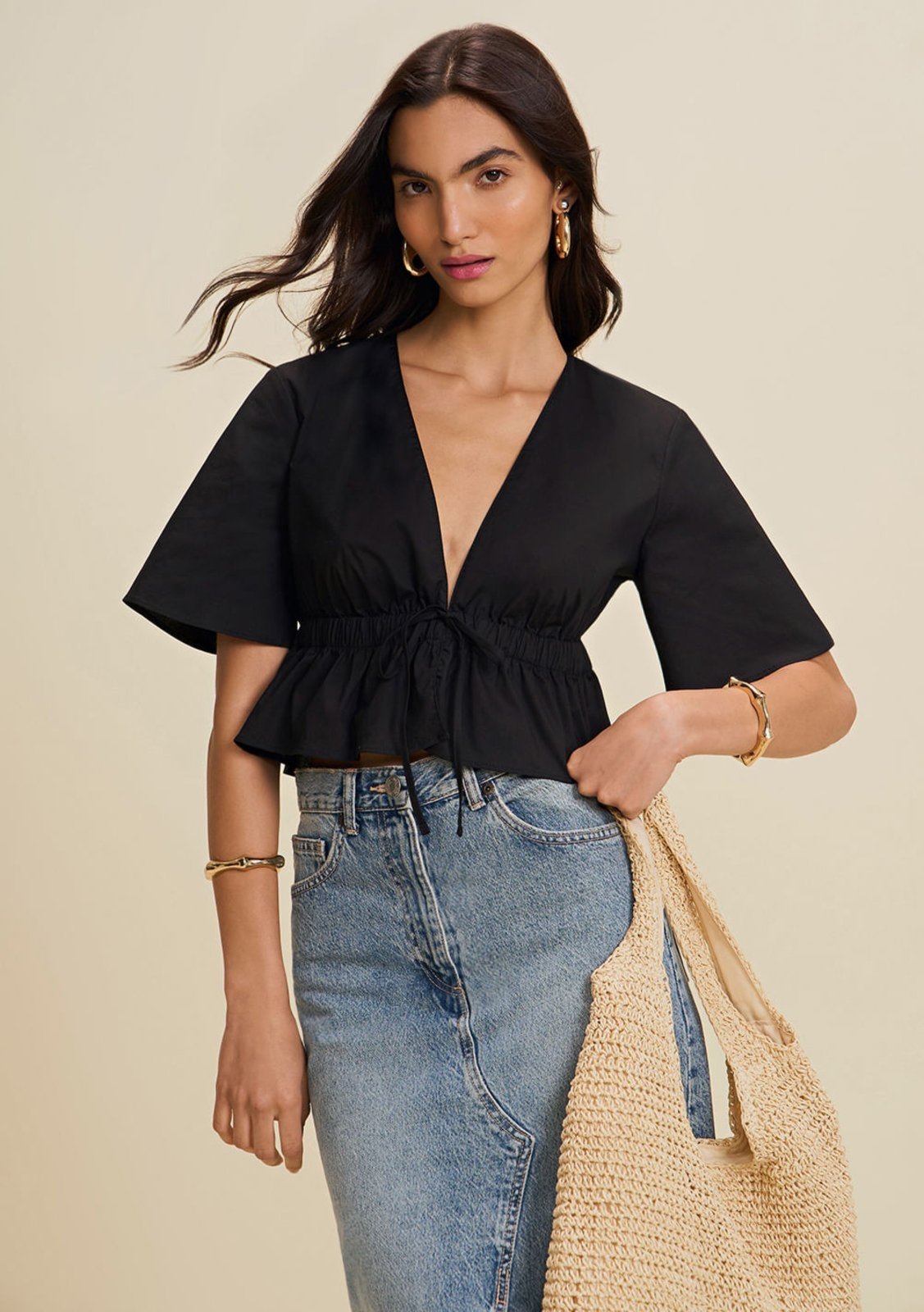 Blusa Morena Rosa V Manga Curta Cropped Preto