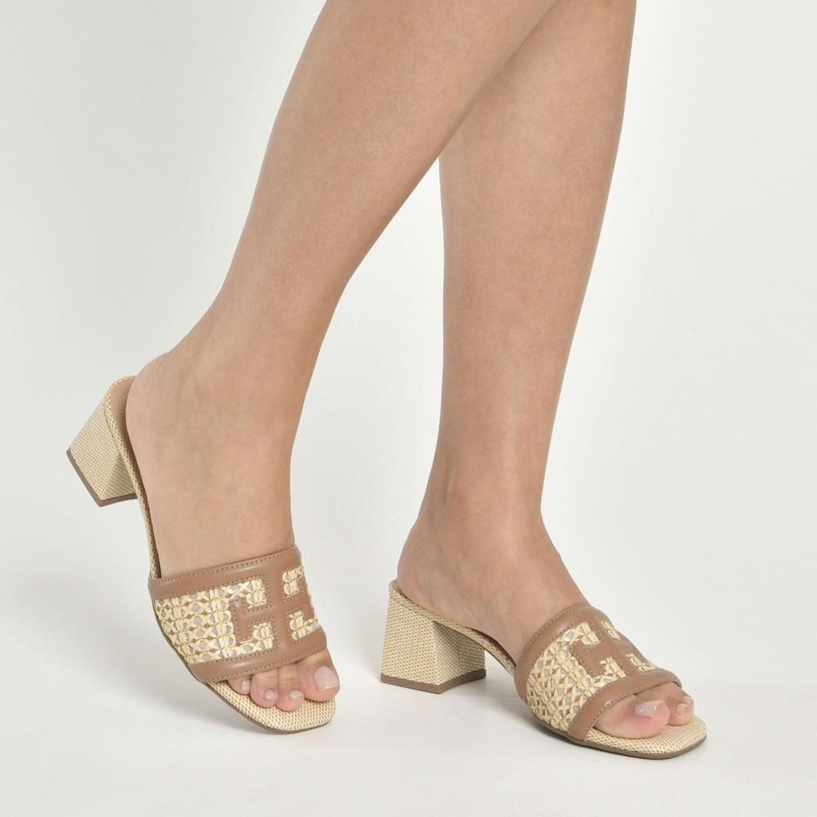 Tamanco Mule Feminino Via Marte Ráfia Off-white