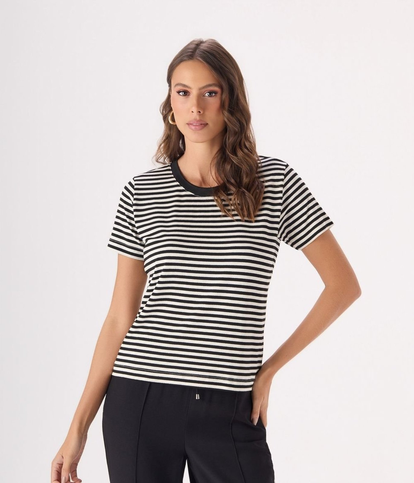 Blusa Makenji Malha Listrada Gola Retilinea Feminina Preta