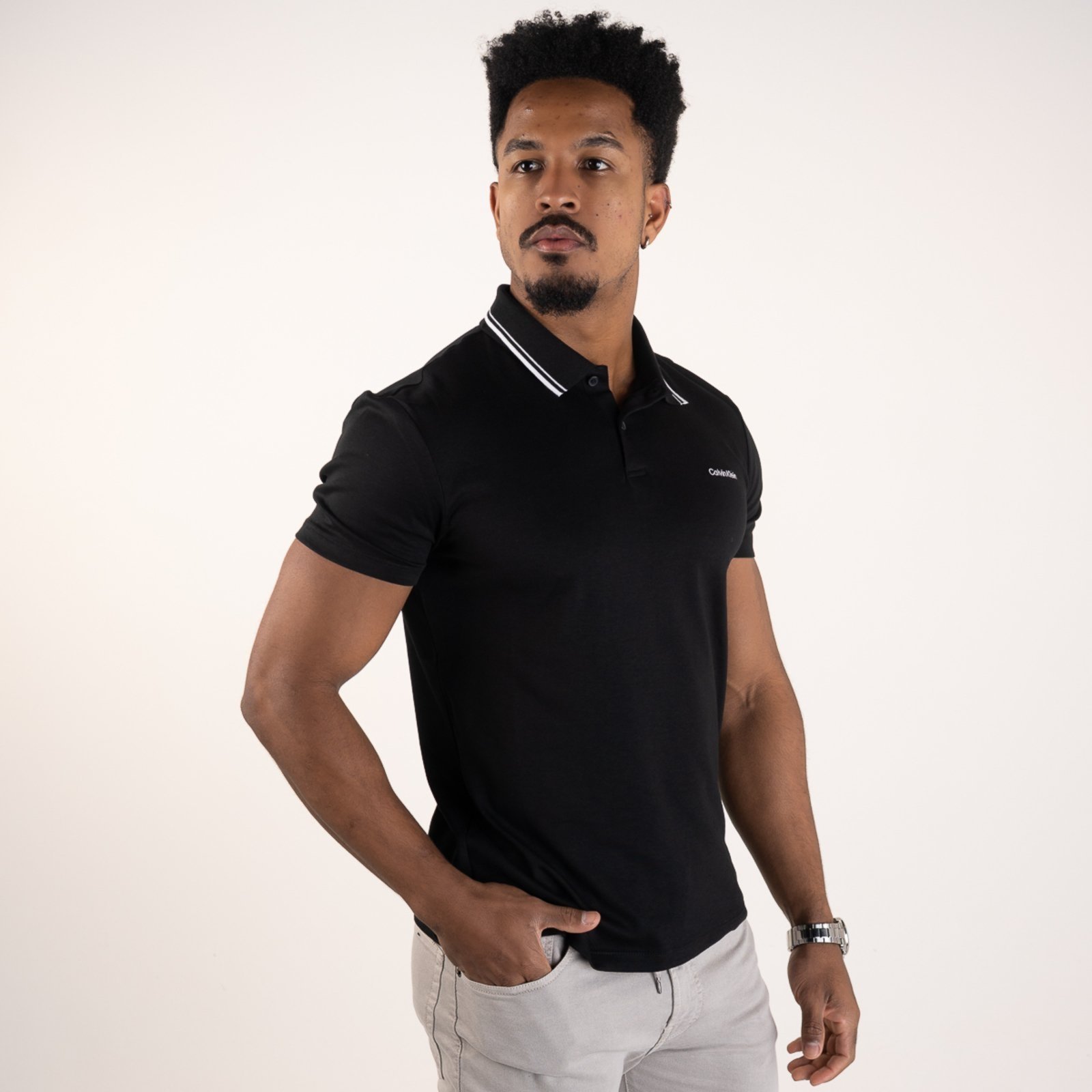 Vista 3 Camisa Polo Calvin Klein Liquid Touch Frisos Preta preto Calvin Klein preto