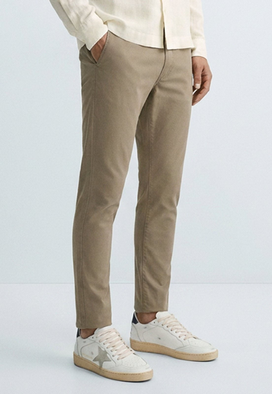 Calça Sarja Masculina Slim Fit com Elastano Cintura Média Bolso Social Bege