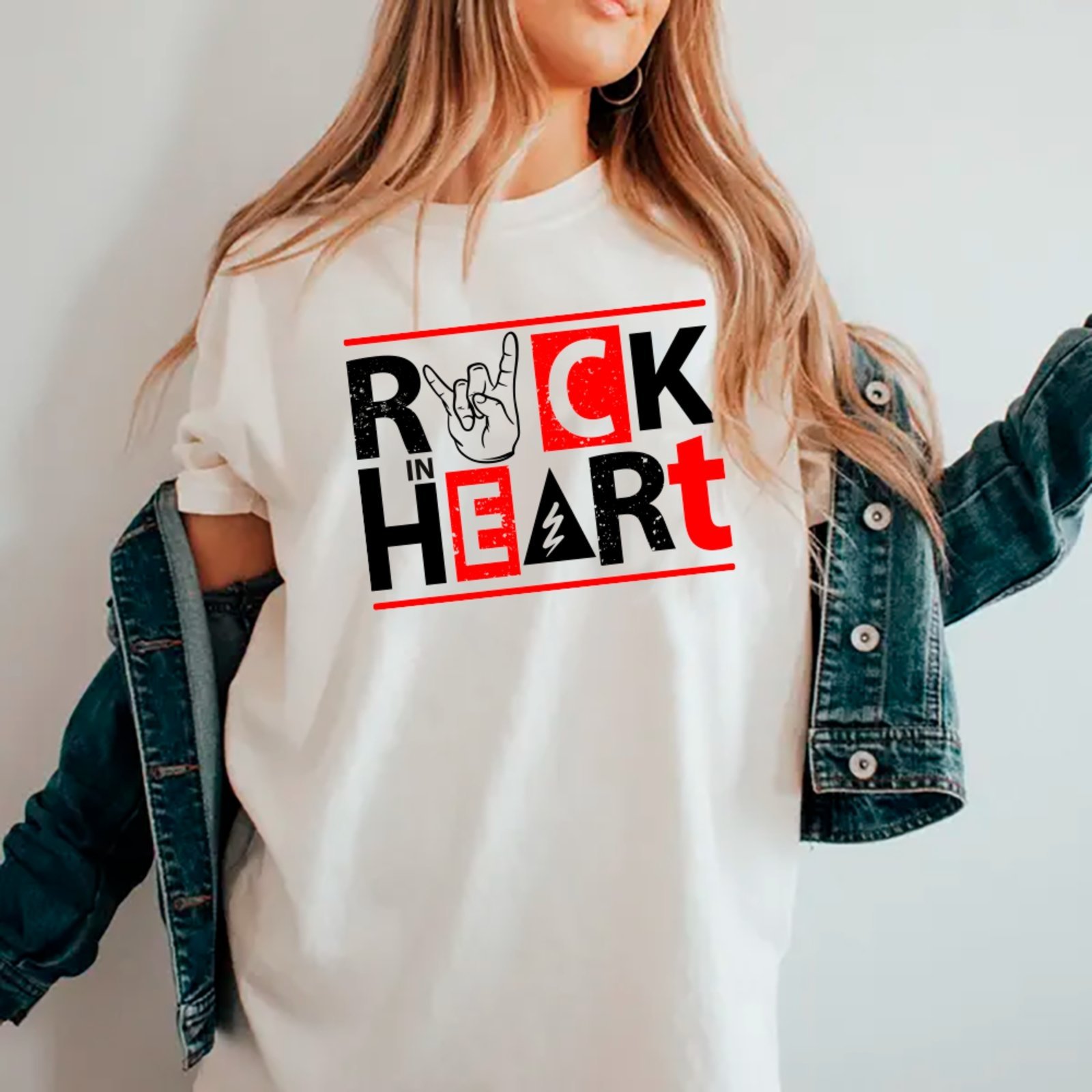 Camiseta Ousy Streetwear Rock in Heart Oversized Unissex Branco