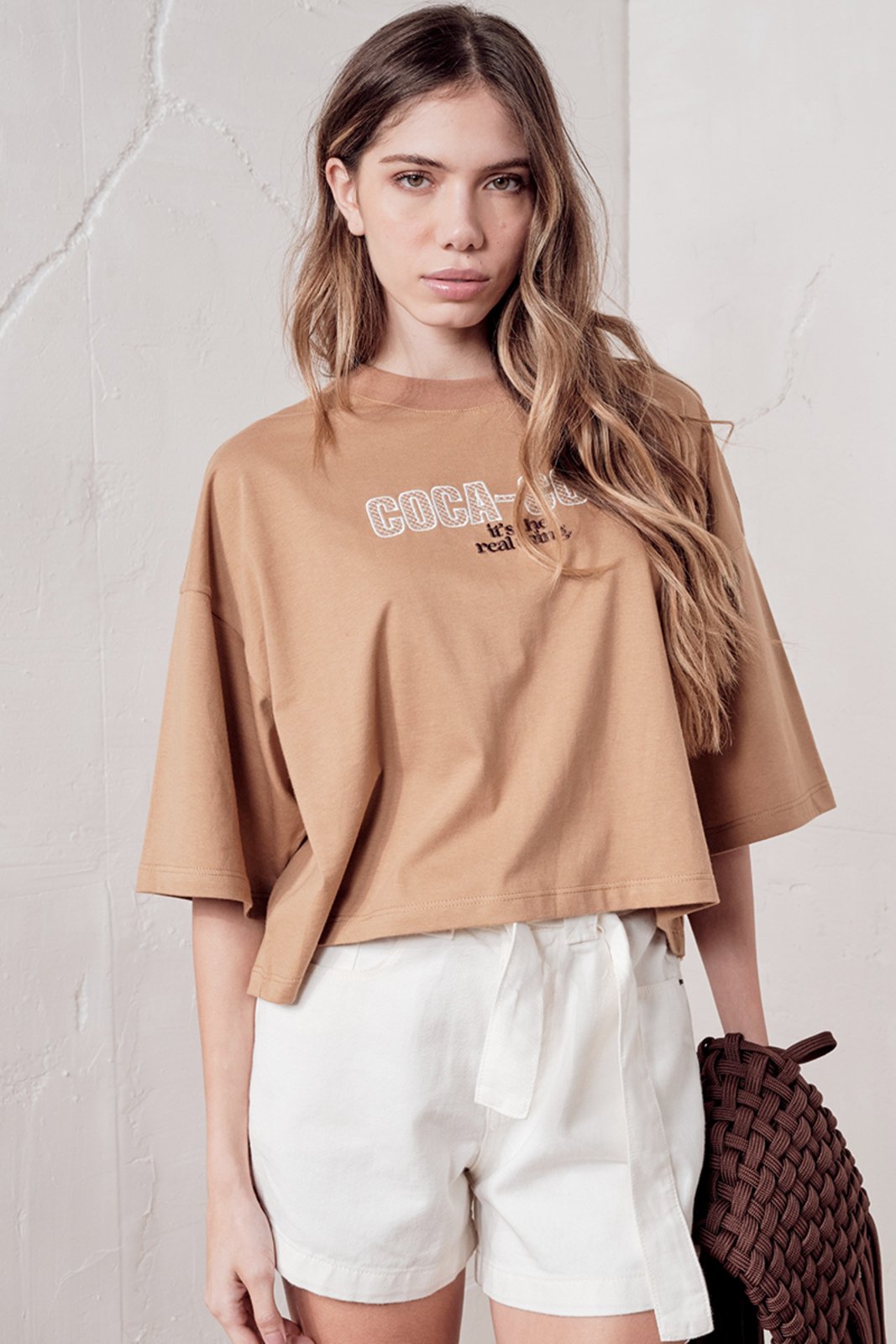 Camiseta Cropped Bordado Coca-Cola