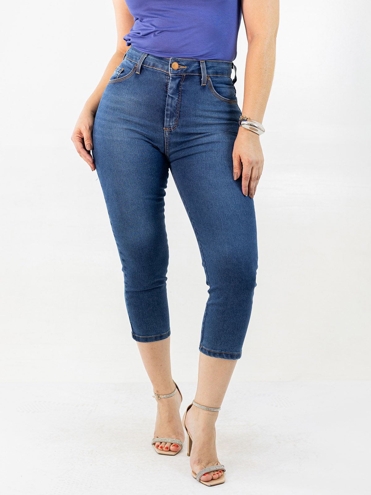 Calça Feminina Capri Jeans Azul Alto Elastano Anticorpus