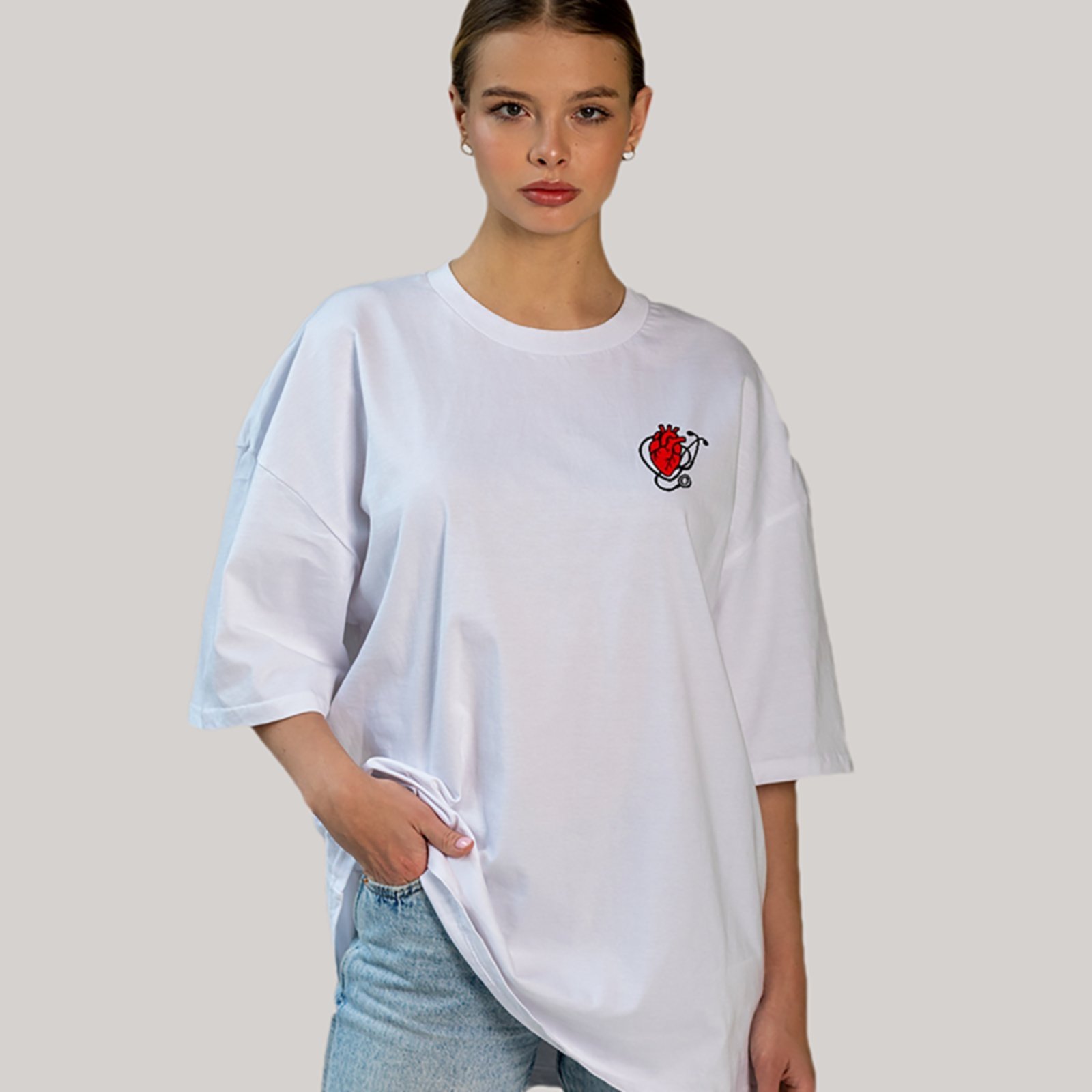 Camiseta Ousy Unissex Profissão Medicina Coração Anatômico Oversized Branco