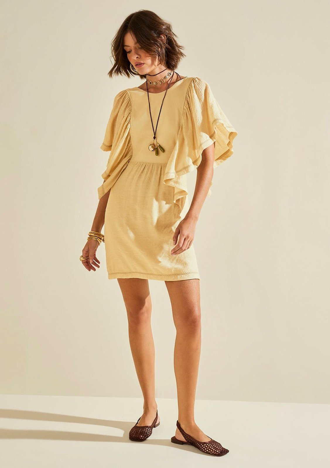 Vestido Morena Rosa Ajustado Decote Careca Manga Curta Curto Amarelo