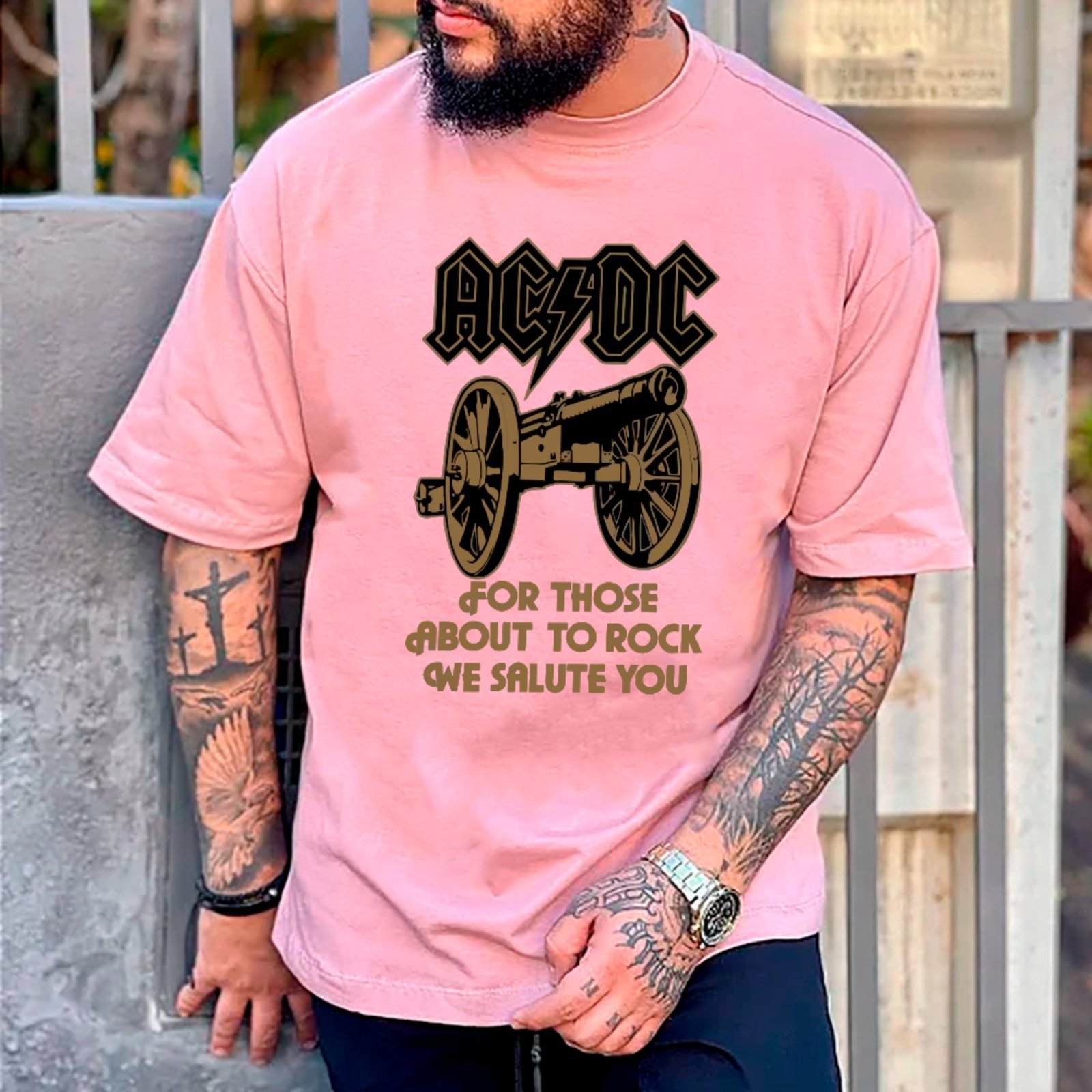 Vista 2 Camiseta Ousy Básica AC DC For Those About To Rock Rock Clássico Unissex rosa ousy rosa