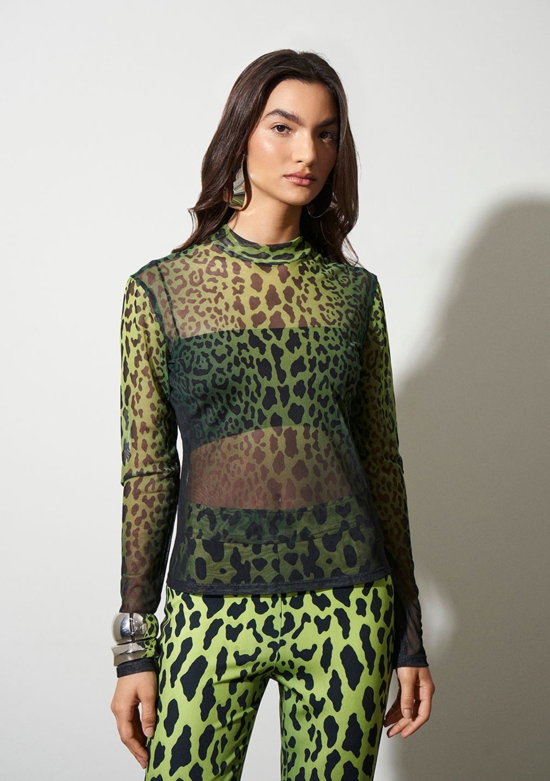 Blusa Zinco Lebôh Gola Alta Manga Longa Estampada Verde