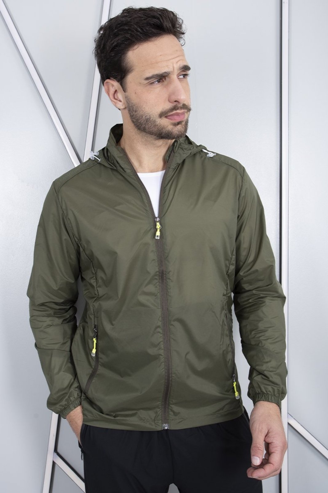 Jaqueta Masculina Corta Vento Nylon Capuz Fixo Bolsos Frontais e Interno Forrada