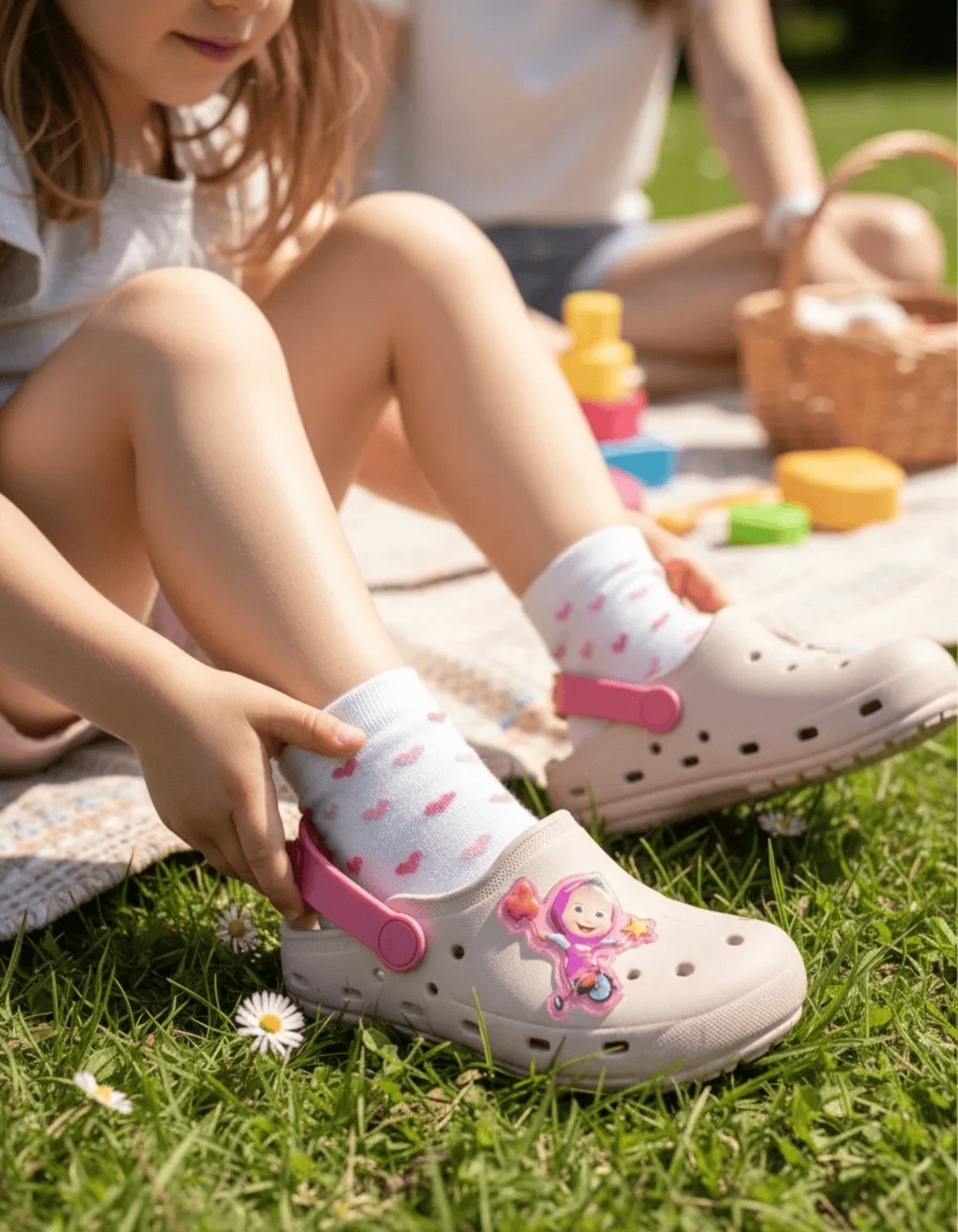 Vista 2 Infantil - Sandália Babuche Menina Pé com Pé Masha e o Urso Papete Leve Macia Escuro rosa Pé com pé rosa
