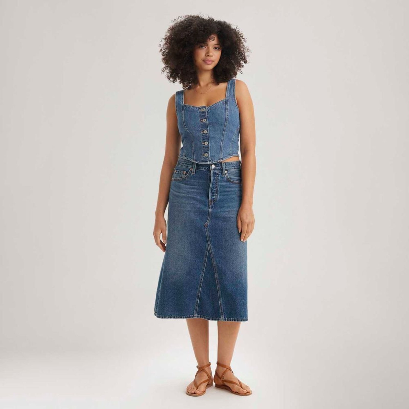 Saia Jeans Levi’s® High Rise Aline Decon Lavagem Média